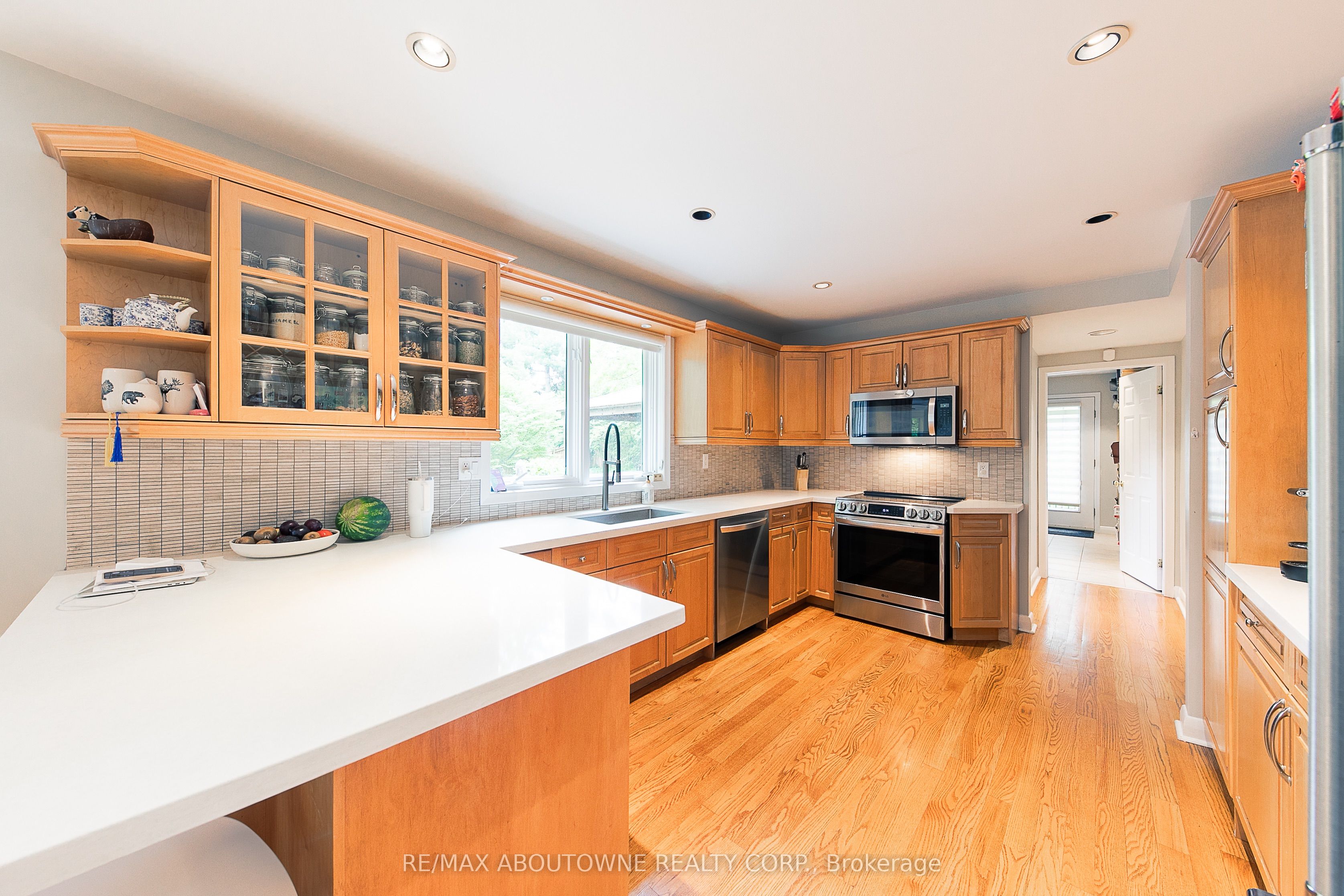 1290 Braeside Drive, Oakville ‣ W13791354 1290 Braeside Drive, Oakville ‣ W13791354