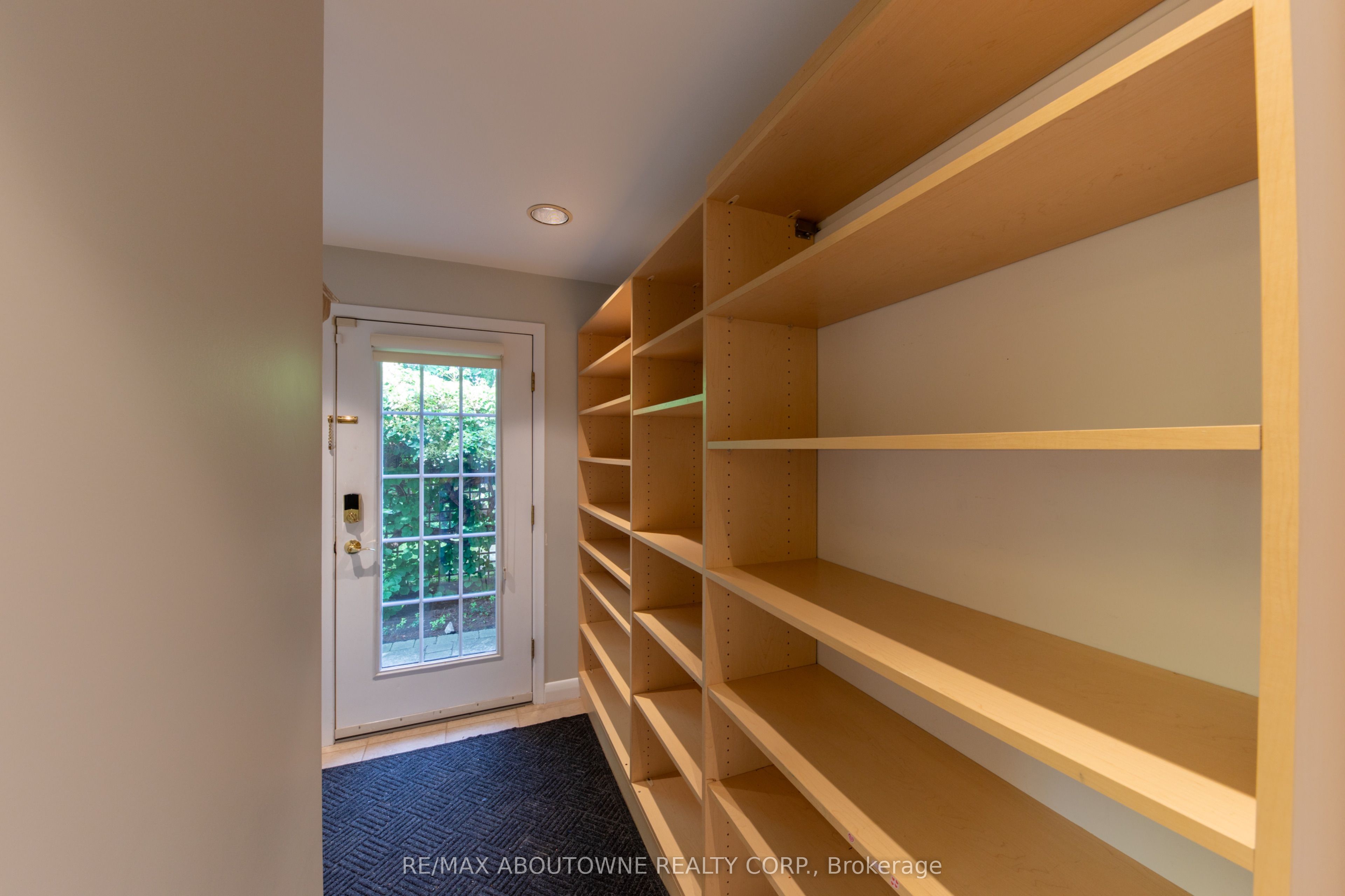 1290 Braeside Drive, Oakville ‣ W13791354 1290 Braeside Drive, Oakville ‣ W13791354