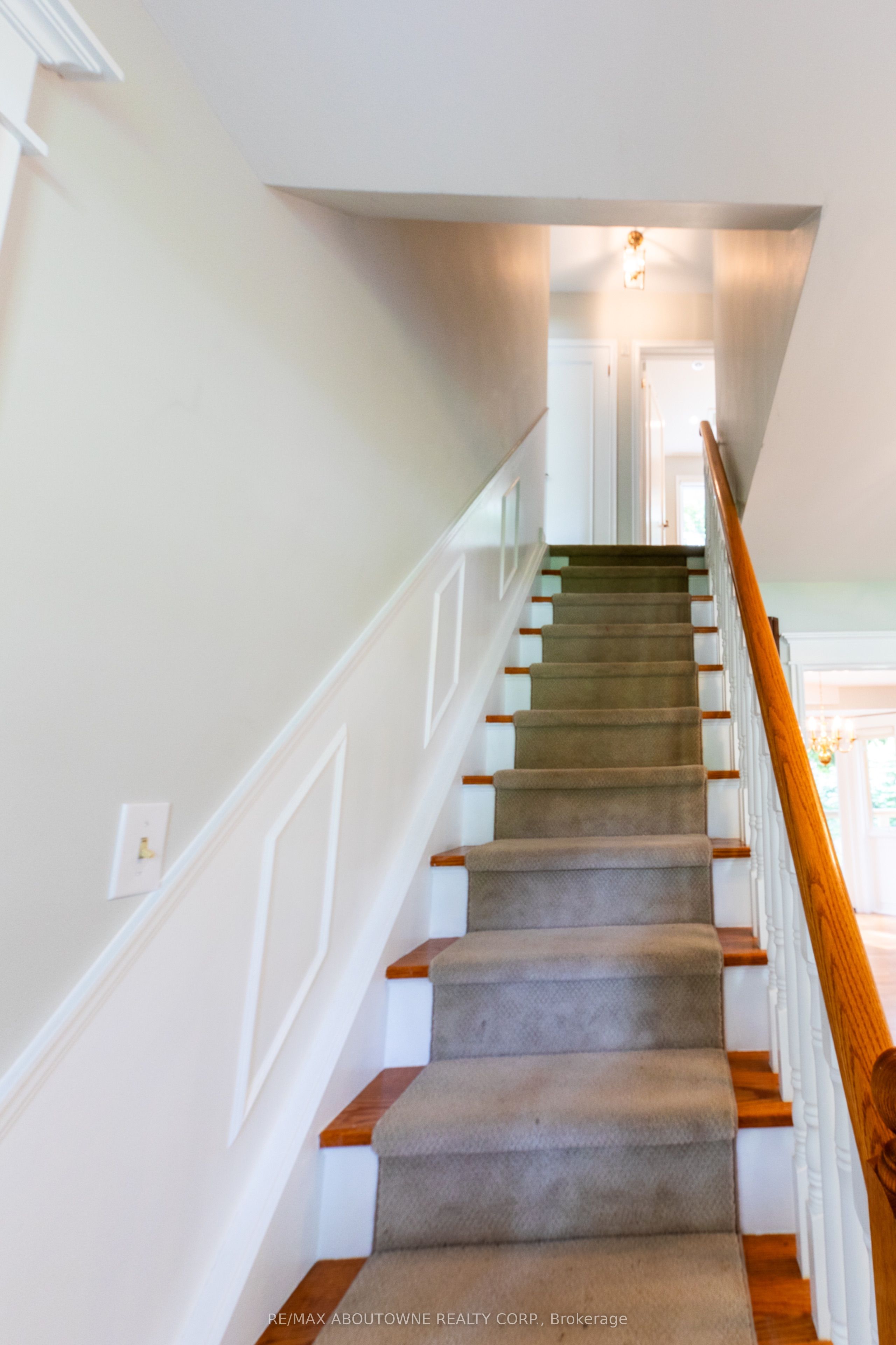 1290 Braeside Drive, Oakville ‣ W13791354 1290 Braeside Drive, Oakville ‣ W13791354
