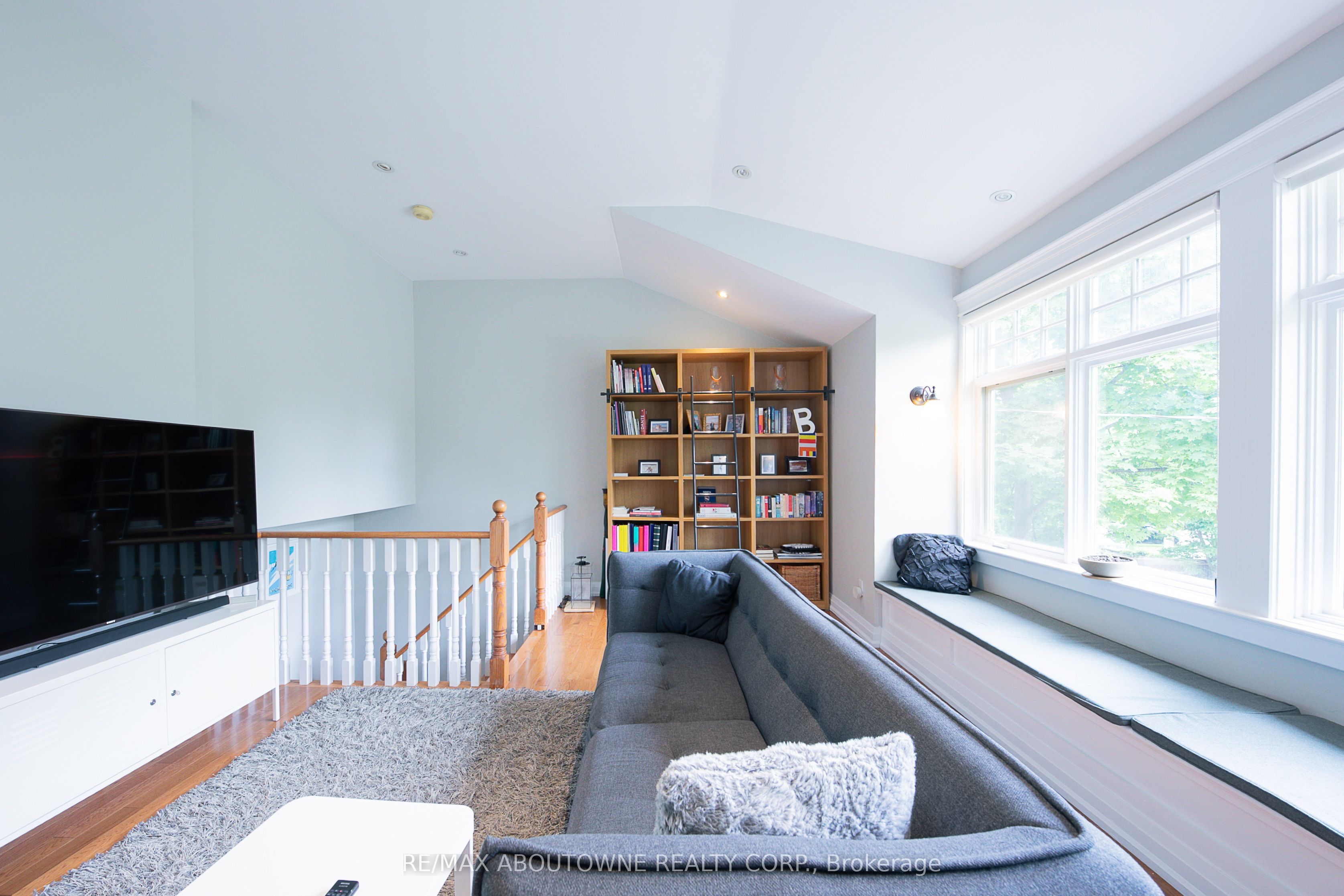 1290 Braeside Drive, Oakville ‣ W13791354 1290 Braeside Drive, Oakville ‣ W13791354