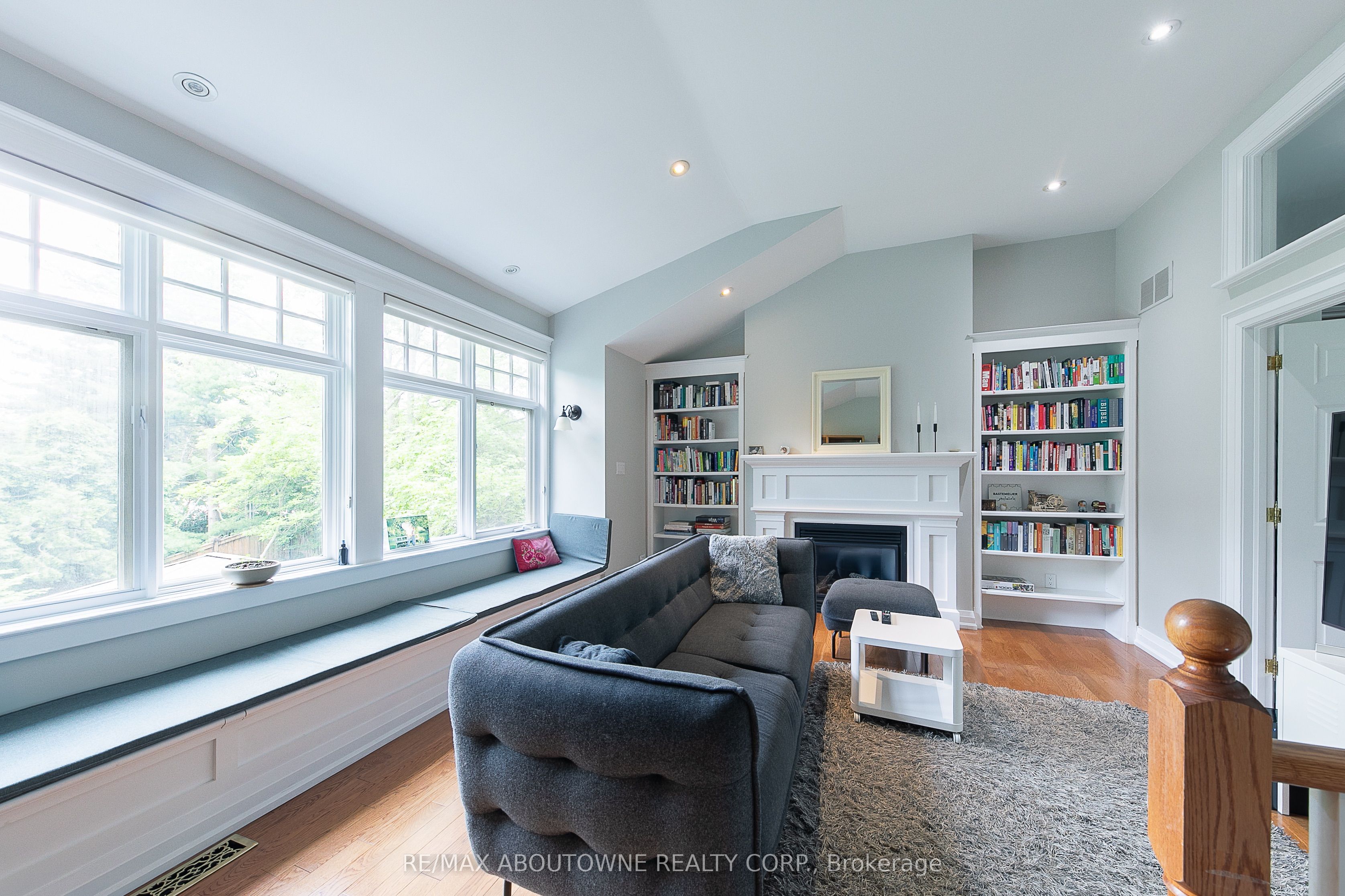 1290 Braeside Drive, Oakville ‣ W13791354 1290 Braeside Drive, Oakville ‣ W13791354