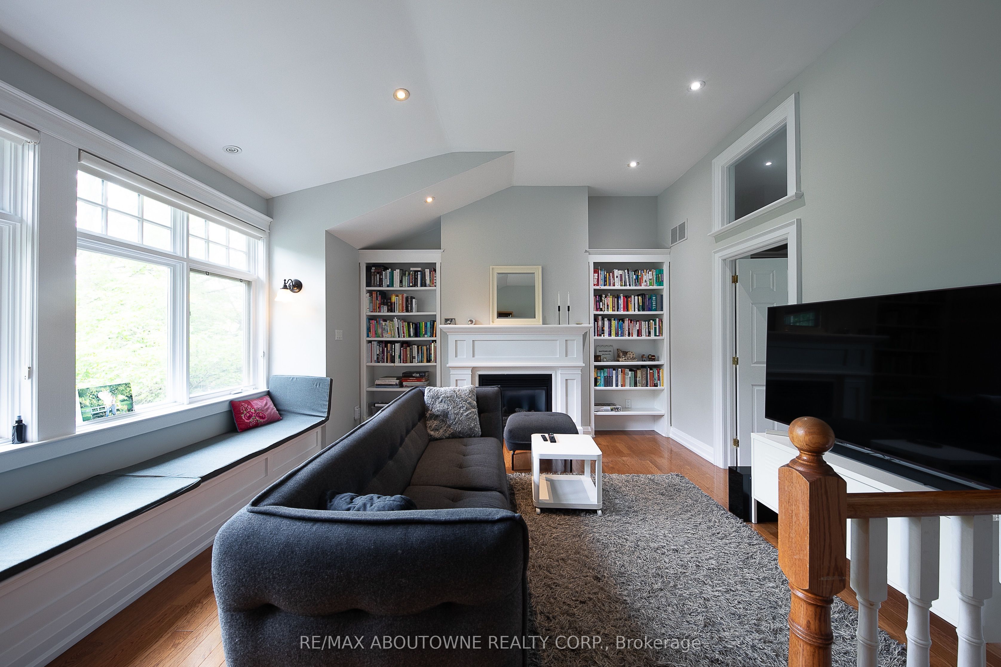 1290 Braeside Drive, Oakville ‣ W13791354 1290 Braeside Drive, Oakville ‣ W13791354