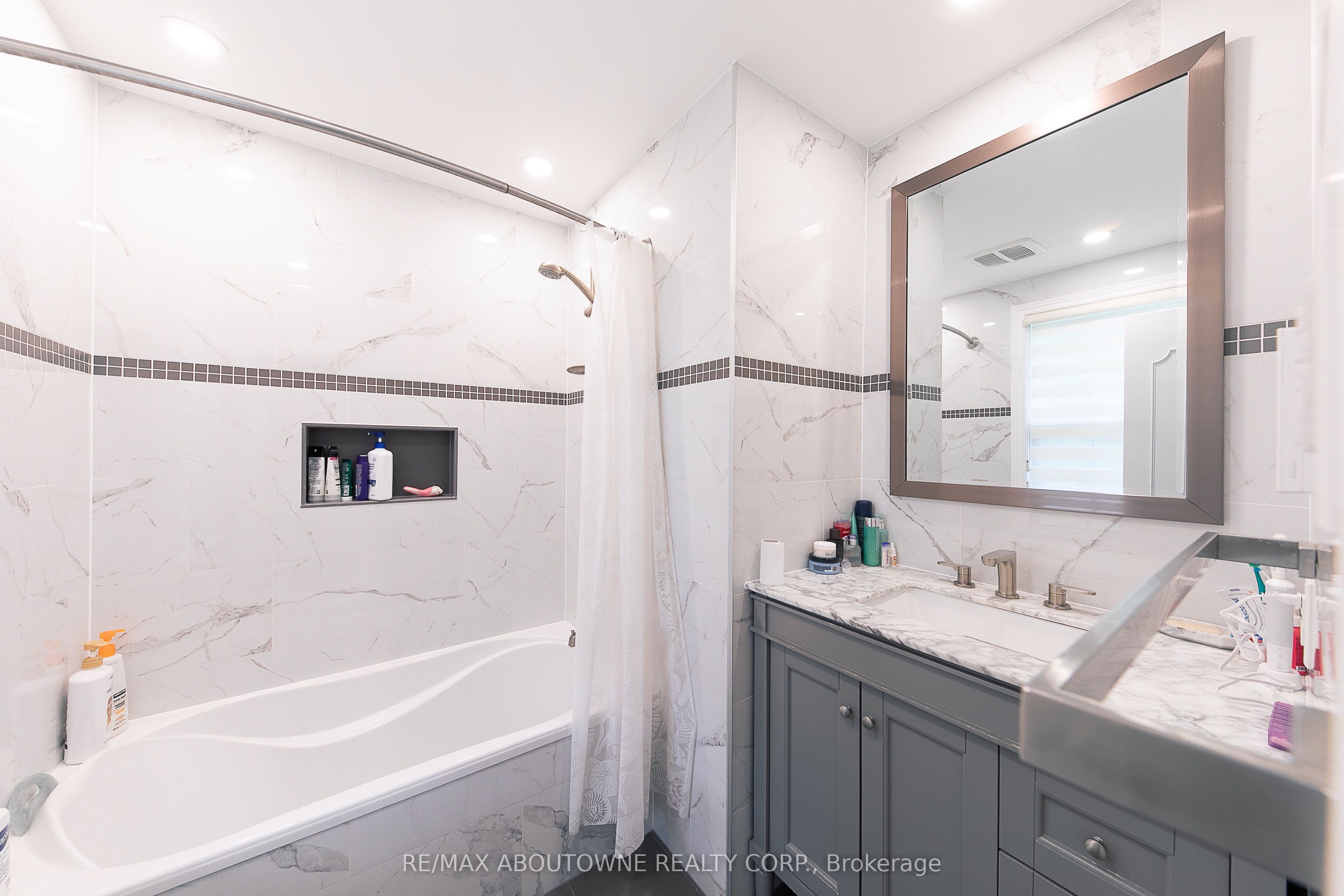 1290 Braeside Drive, Oakville ‣ W13791354 1290 Braeside Drive, Oakville ‣ W13791354