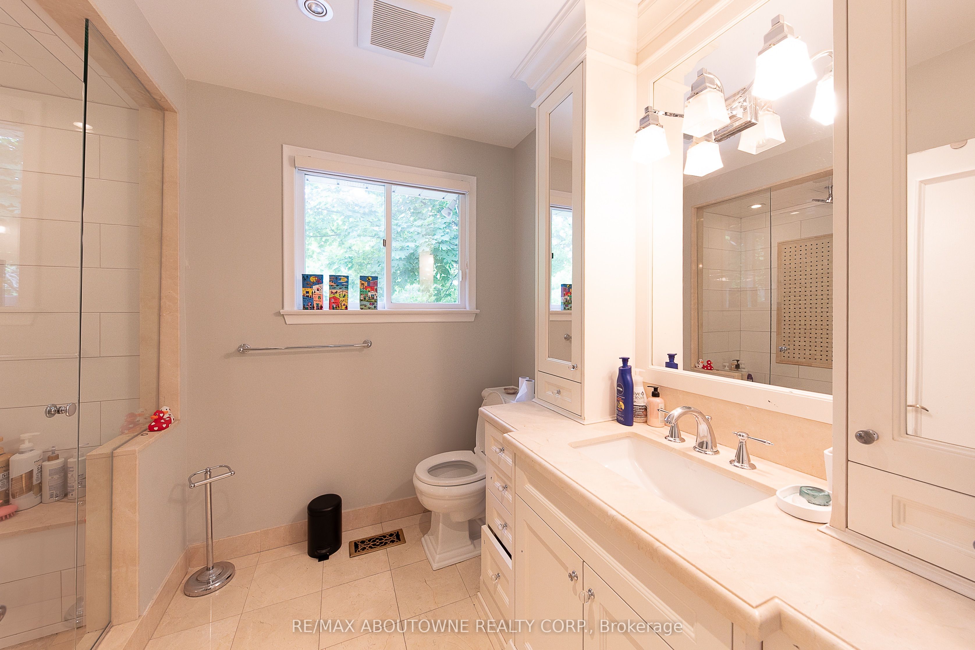 1290 Braeside Drive, Oakville ‣ W13791354 1290 Braeside Drive, Oakville ‣ W13791354
