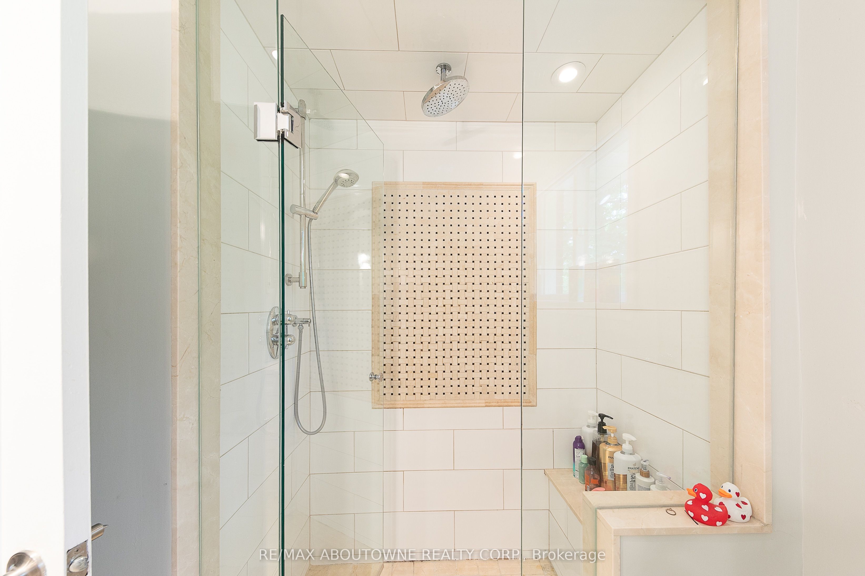 1290 Braeside Drive, Oakville ‣ W13791354 1290 Braeside Drive, Oakville ‣ W13791354