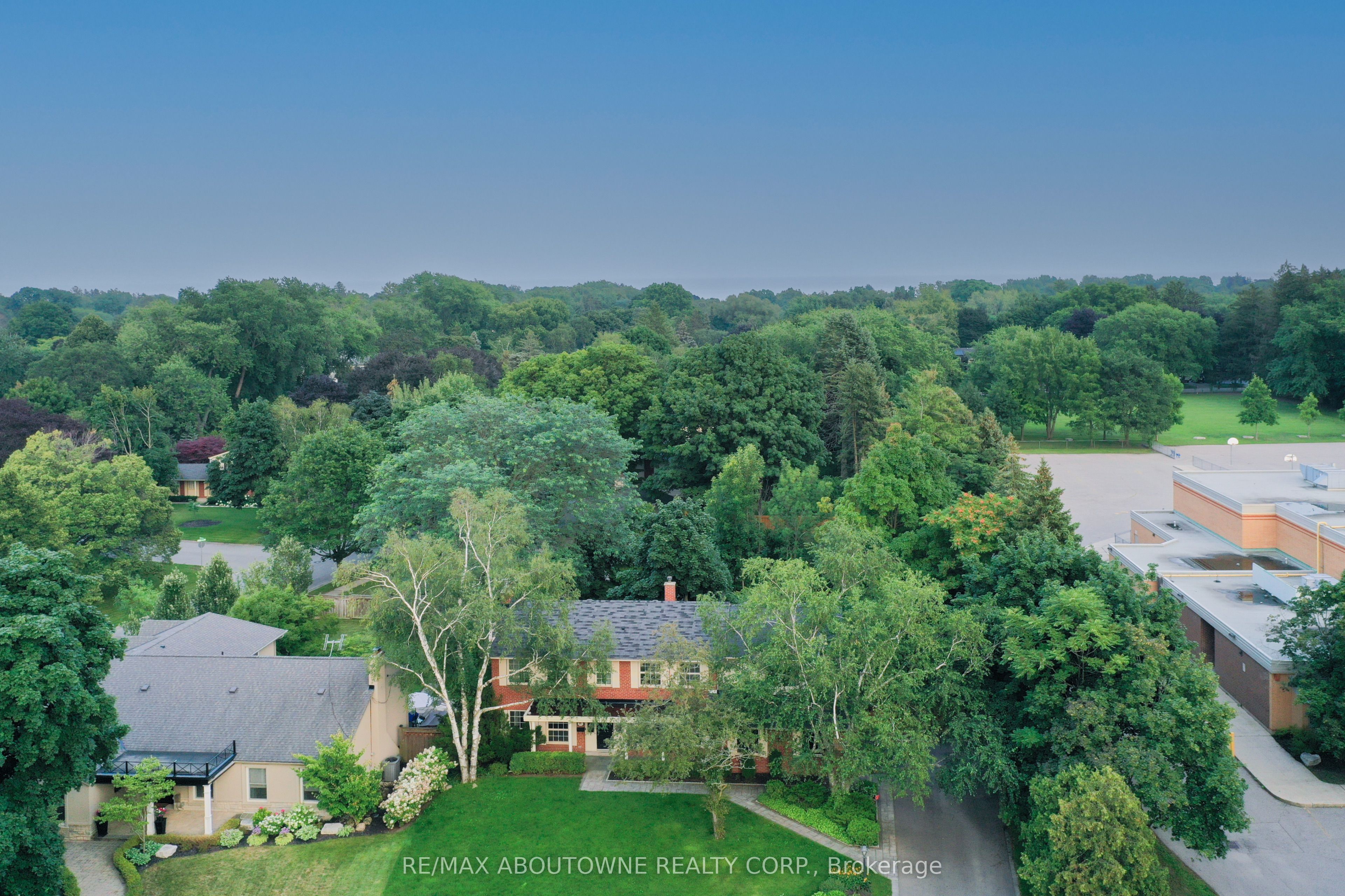 1290 Braeside Drive, Oakville ‣ W13791354 1290 Braeside Drive, Oakville ‣ W13791354