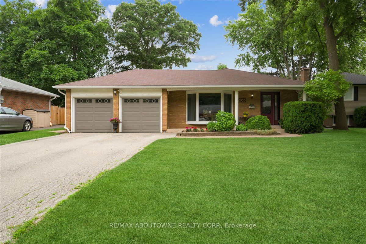2033 Saxon Road, Oakville