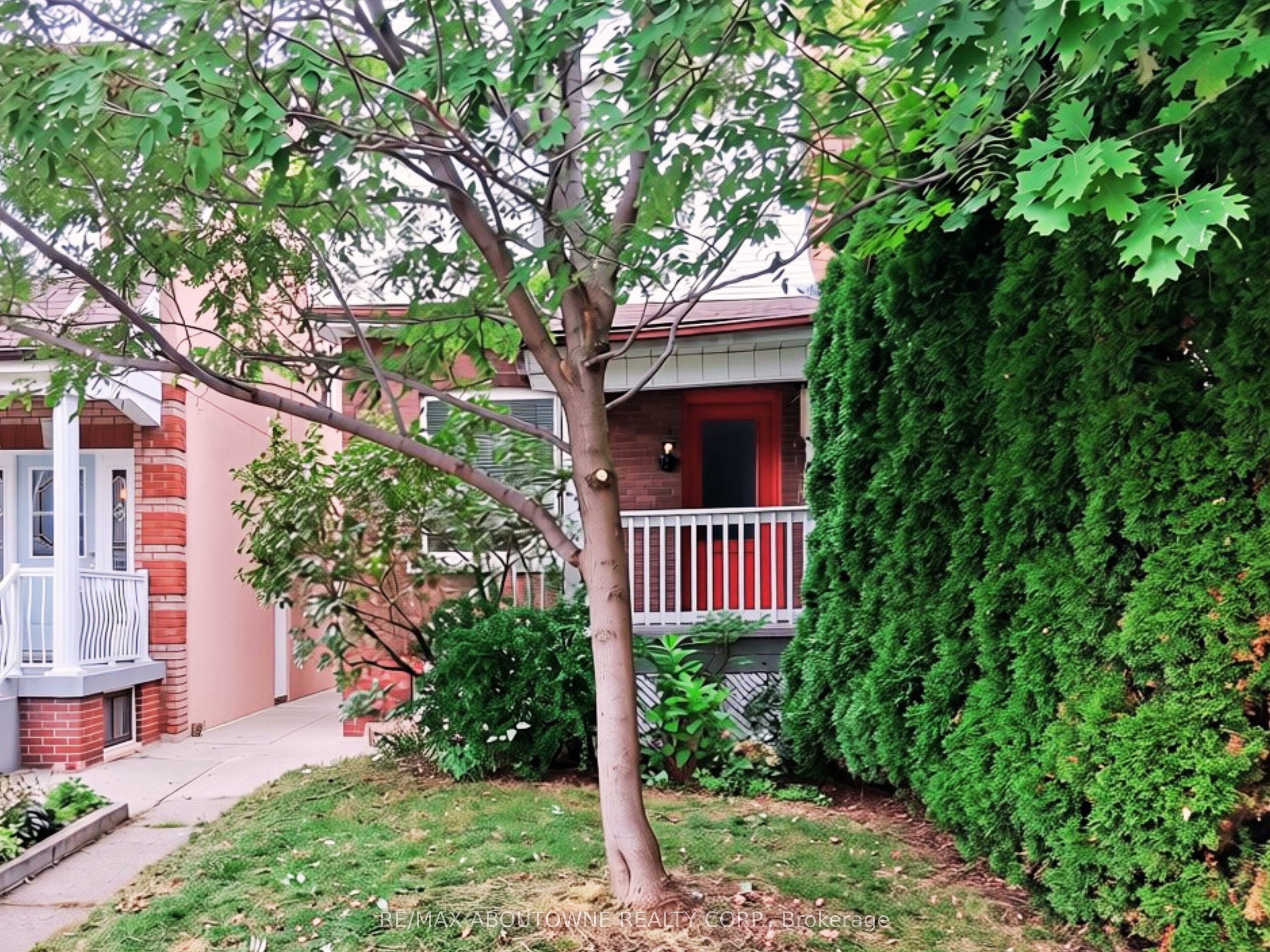 60 Gillespie Avenue, Toronto W03