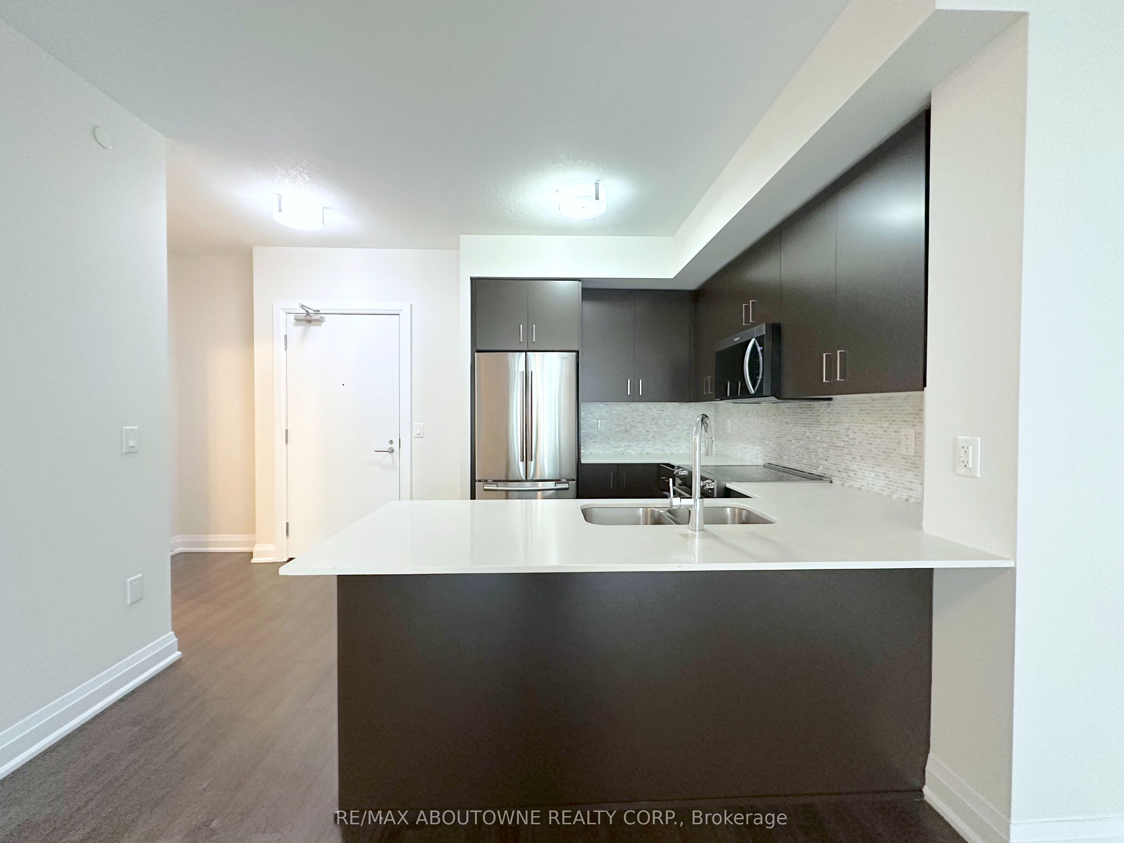 319 – 2333 Taunton Road, Oakville ‣ W13795174 319 – 2333 Taunton Road, Oakville ‣ W13795174
