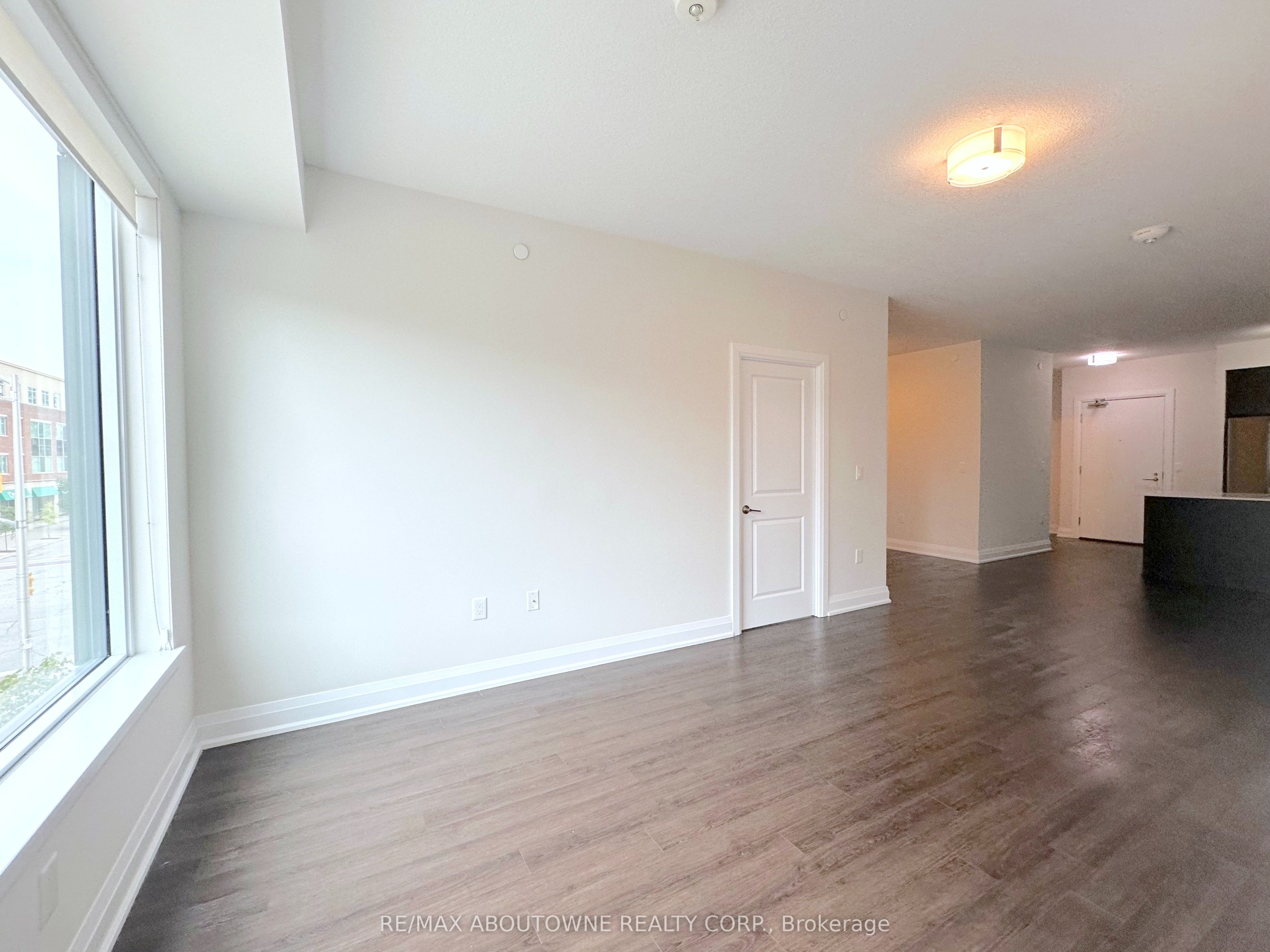 319 – 2333 Taunton Road, Oakville ‣ W13795174 319 – 2333 Taunton Road, Oakville ‣ W13795174