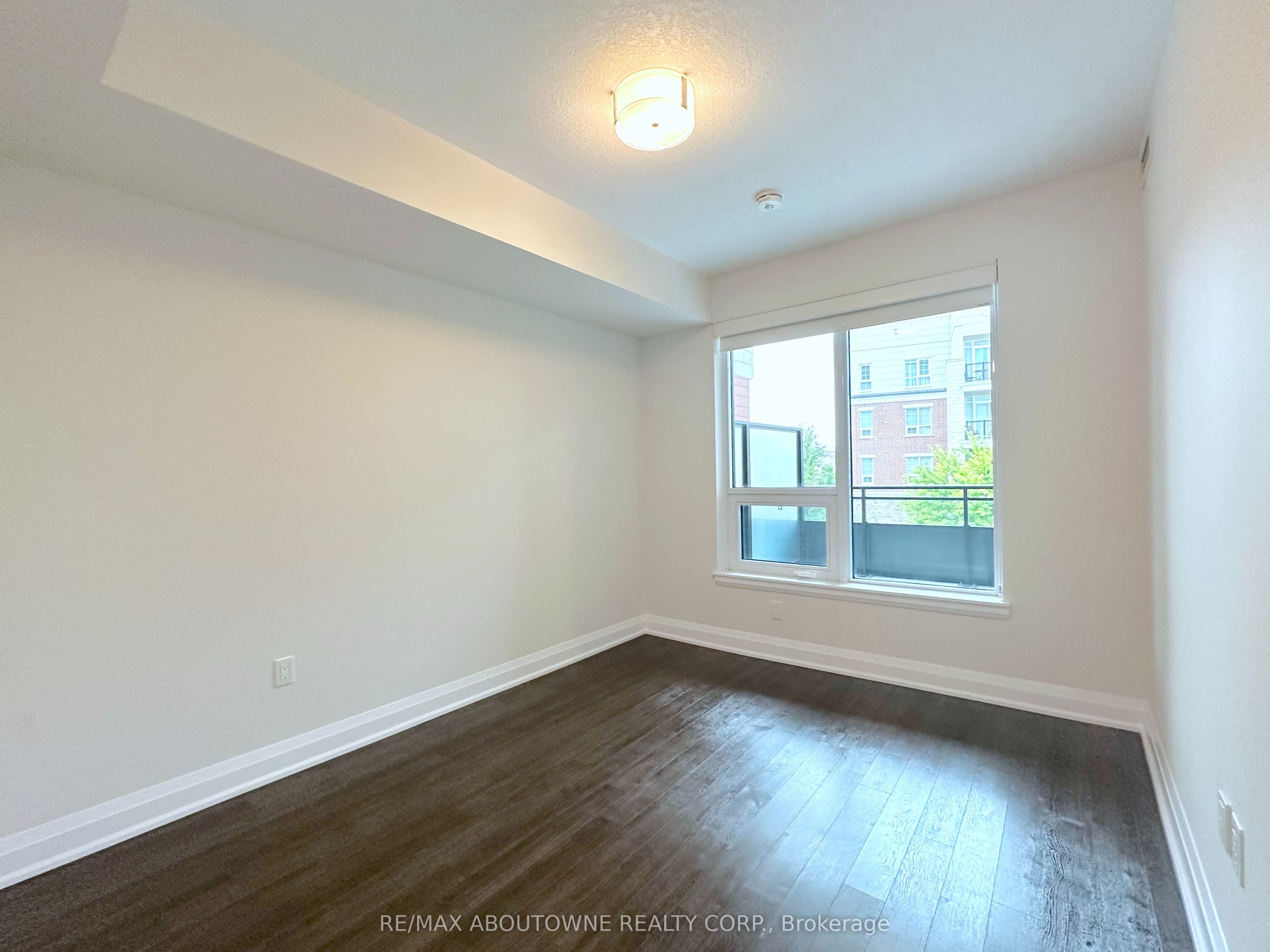 319 – 2333 Taunton Road, Oakville ‣ W13795174 319 – 2333 Taunton Road, Oakville ‣ W13795174