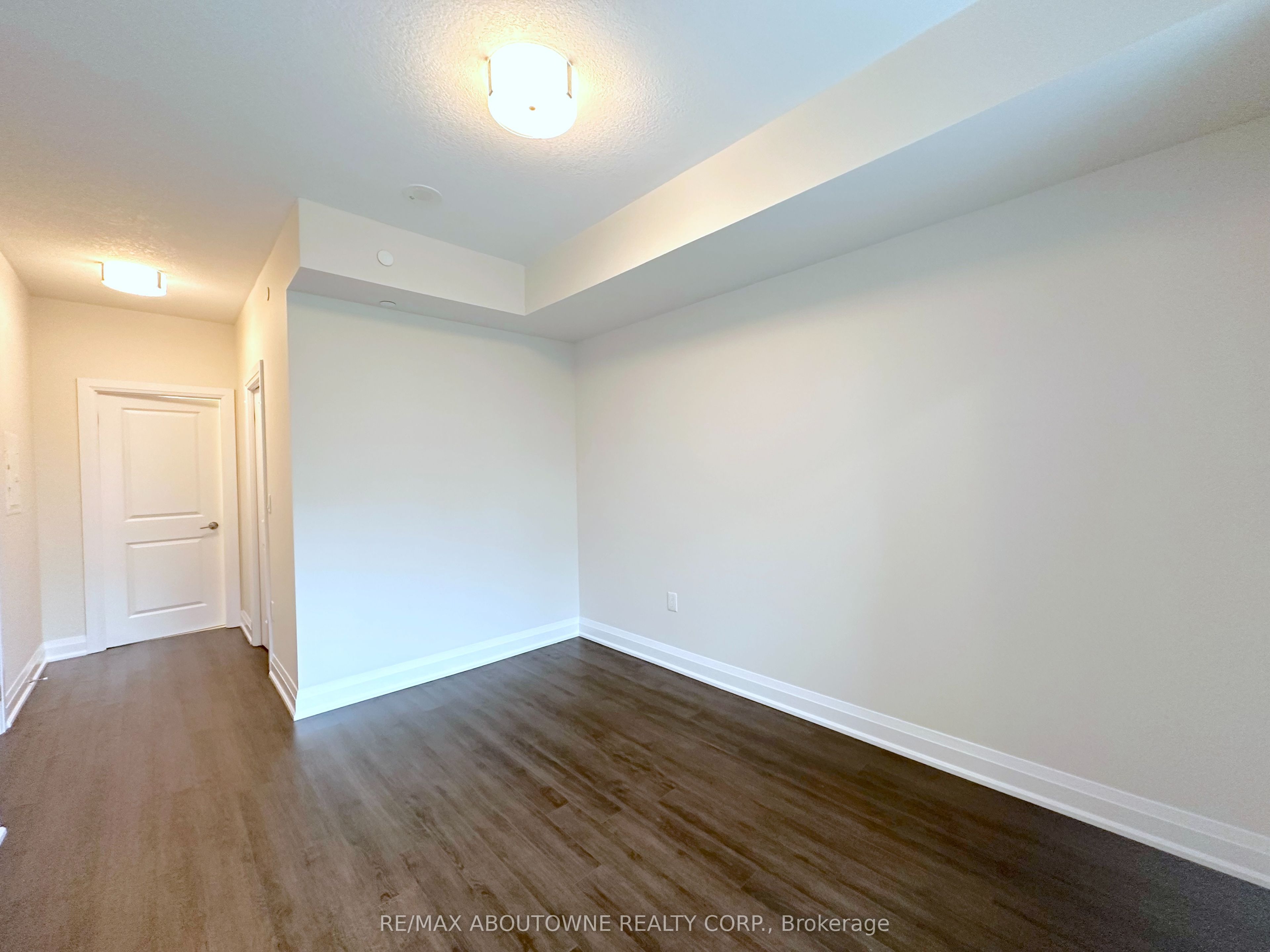 319 – 2333 Taunton Road, Oakville ‣ W13795174 319 – 2333 Taunton Road, Oakville ‣ W13795174
