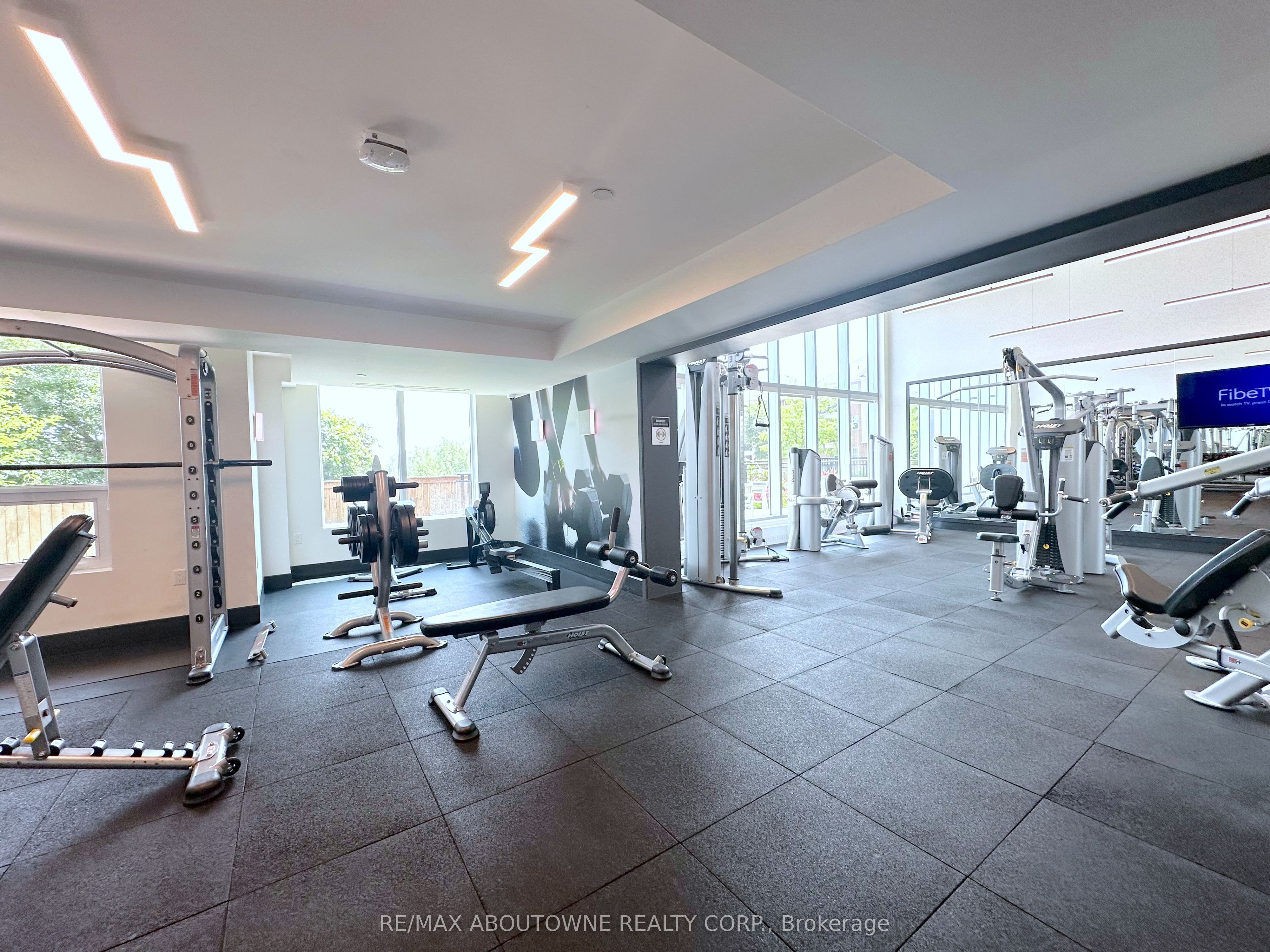 319 – 2333 Taunton Road, Oakville ‣ W13795174 319 – 2333 Taunton Road, Oakville ‣ W13795174