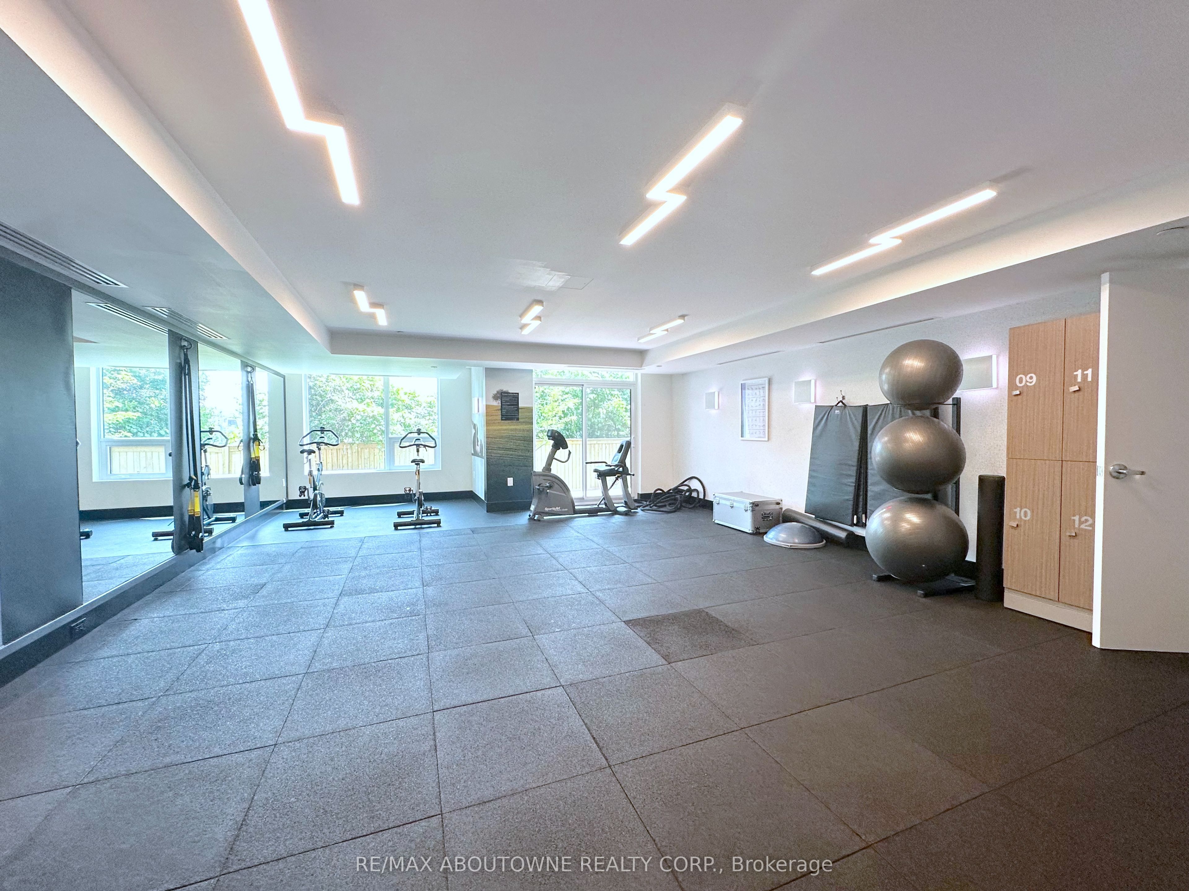 319 – 2333 Taunton Road, Oakville ‣ W13795174 319 – 2333 Taunton Road, Oakville ‣ W13795174