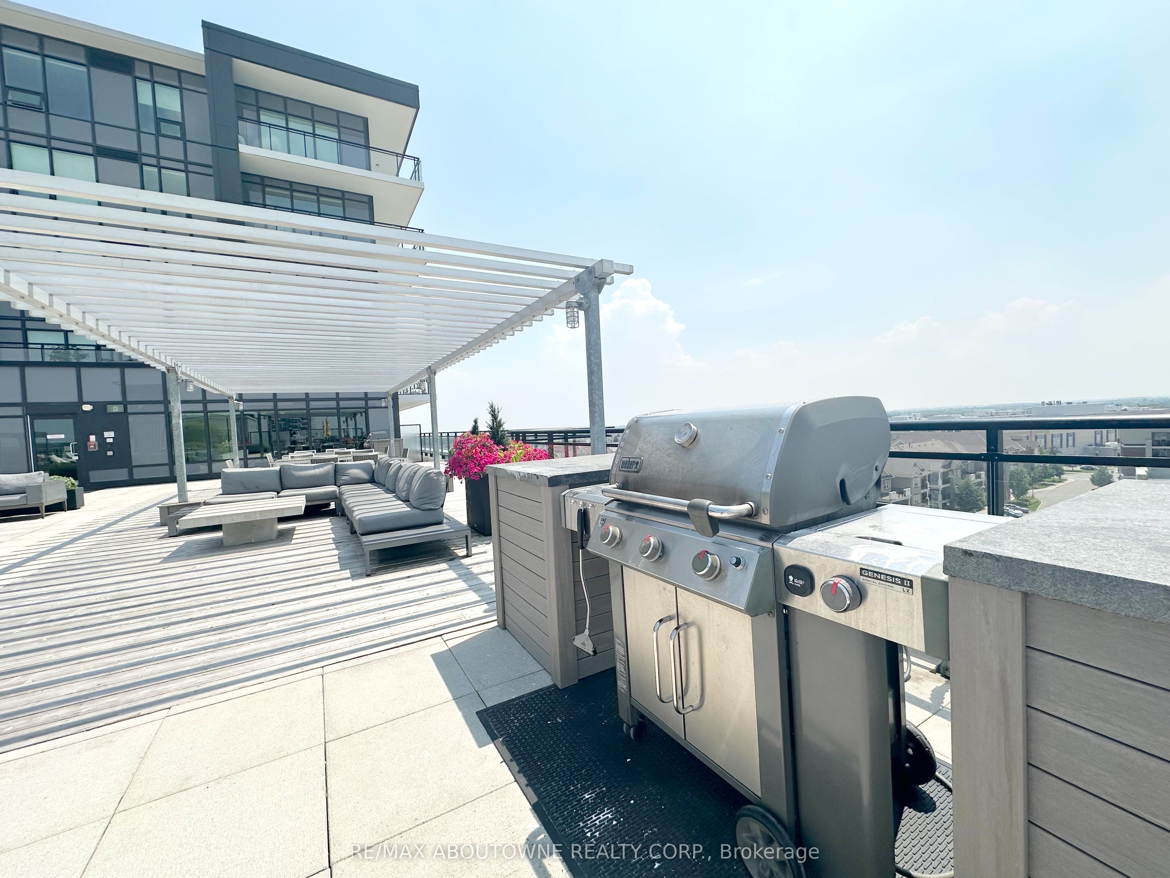 319 – 2333 Taunton Road, Oakville ‣ W13795174 319 – 2333 Taunton Road, Oakville ‣ W13795174