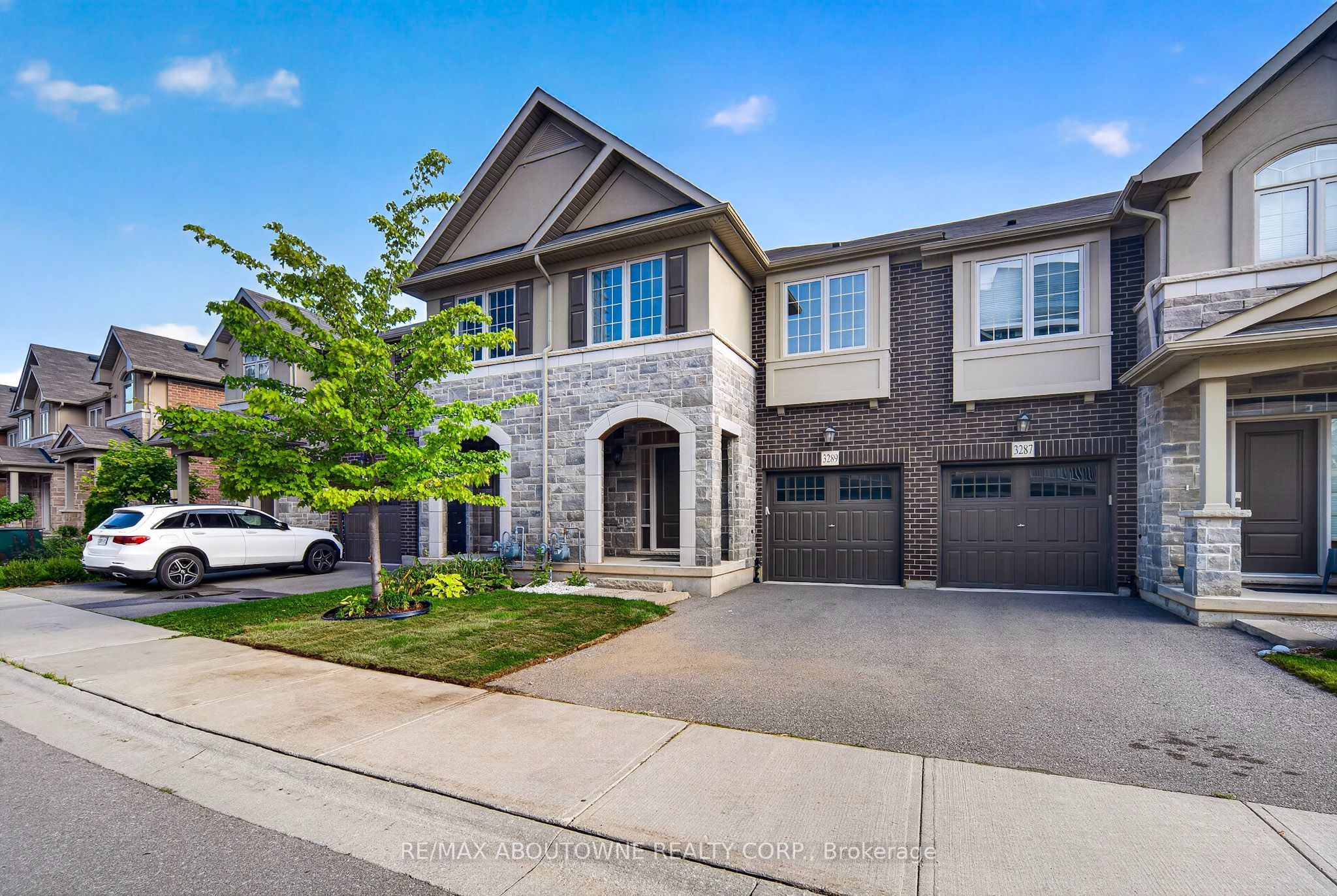 3289 Mockingbird Common, Oakville ‣ W13796290 3289 Mockingbird Common, Oakville ‣ W13796290