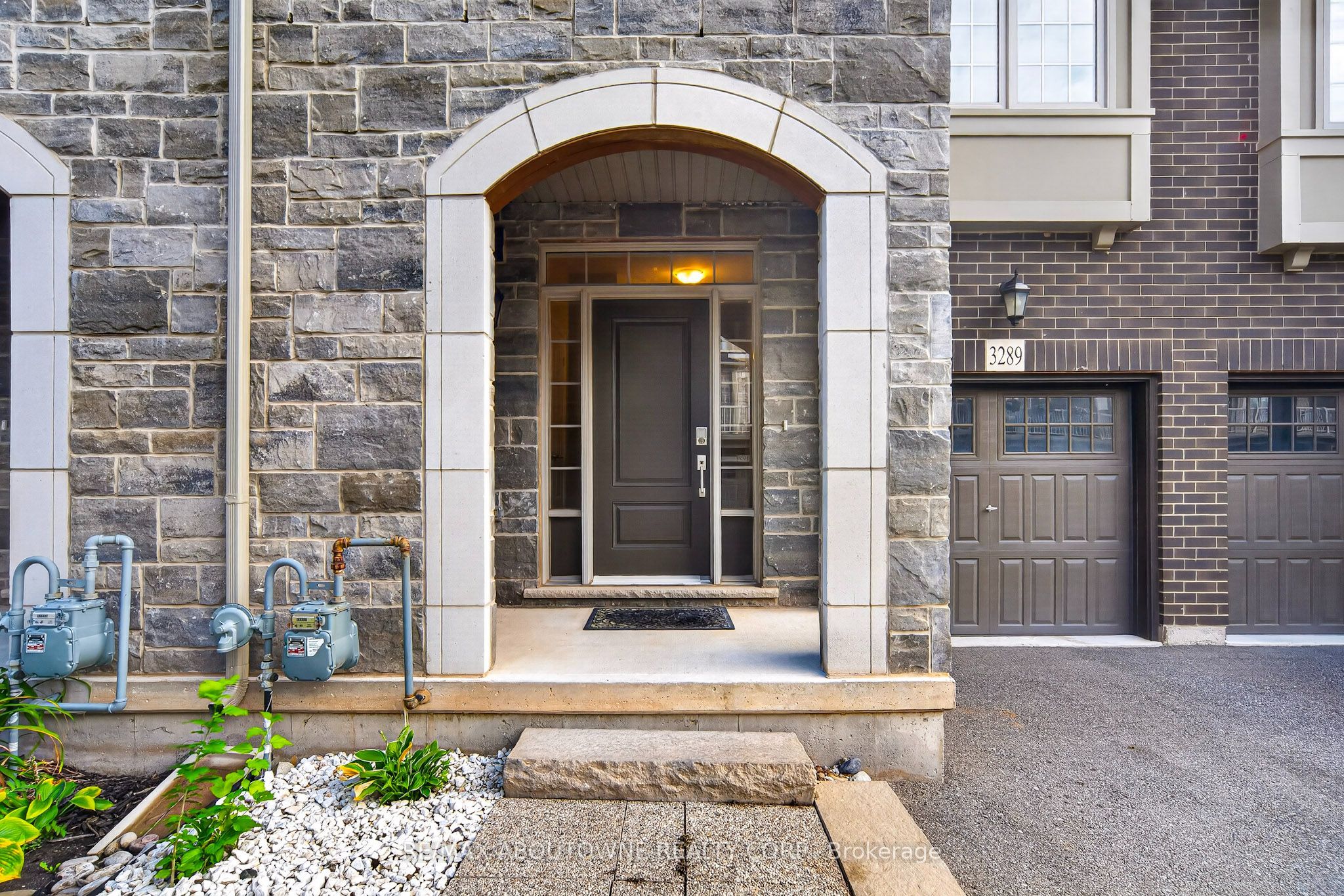 3289 Mockingbird Common, Oakville ‣ W13796290 3289 Mockingbird Common, Oakville ‣ W13796290