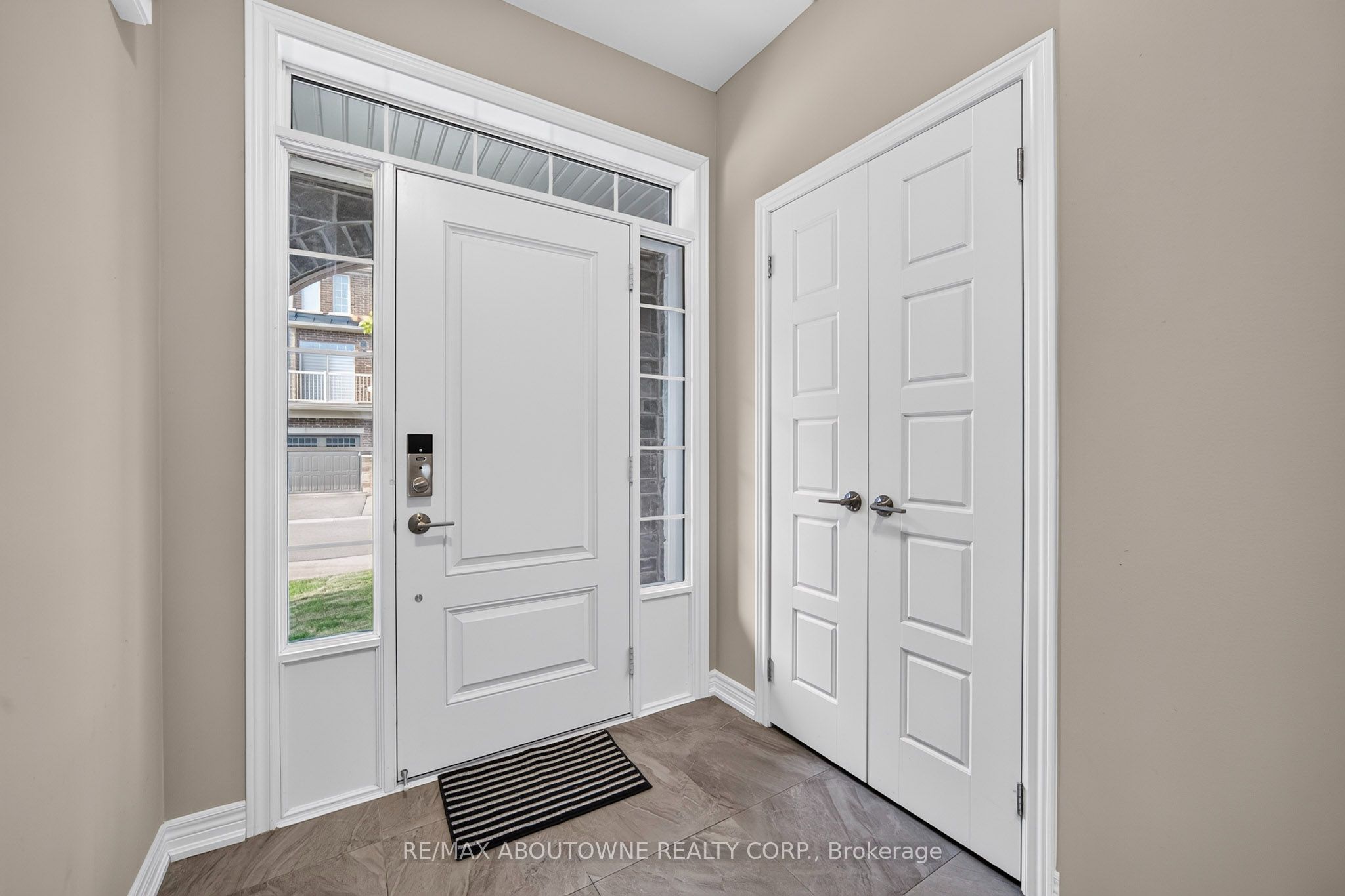 3289 Mockingbird Common, Oakville ‣ W13796290 3289 Mockingbird Common, Oakville ‣ W13796290