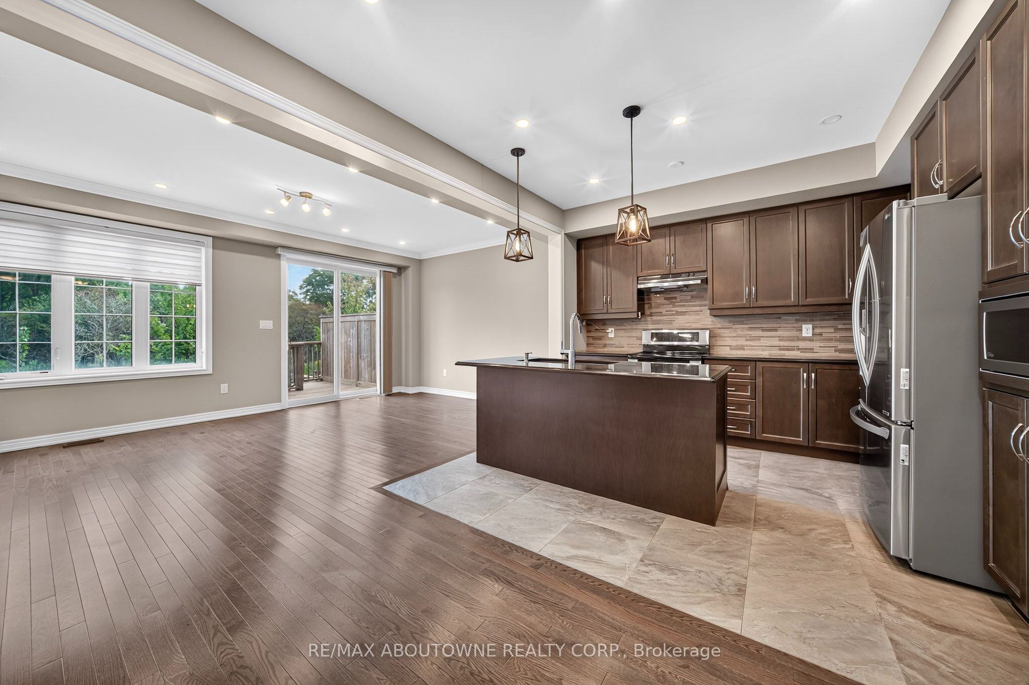 3289 Mockingbird Common, Oakville ‣ W13796290 3289 Mockingbird Common, Oakville ‣ W13796290