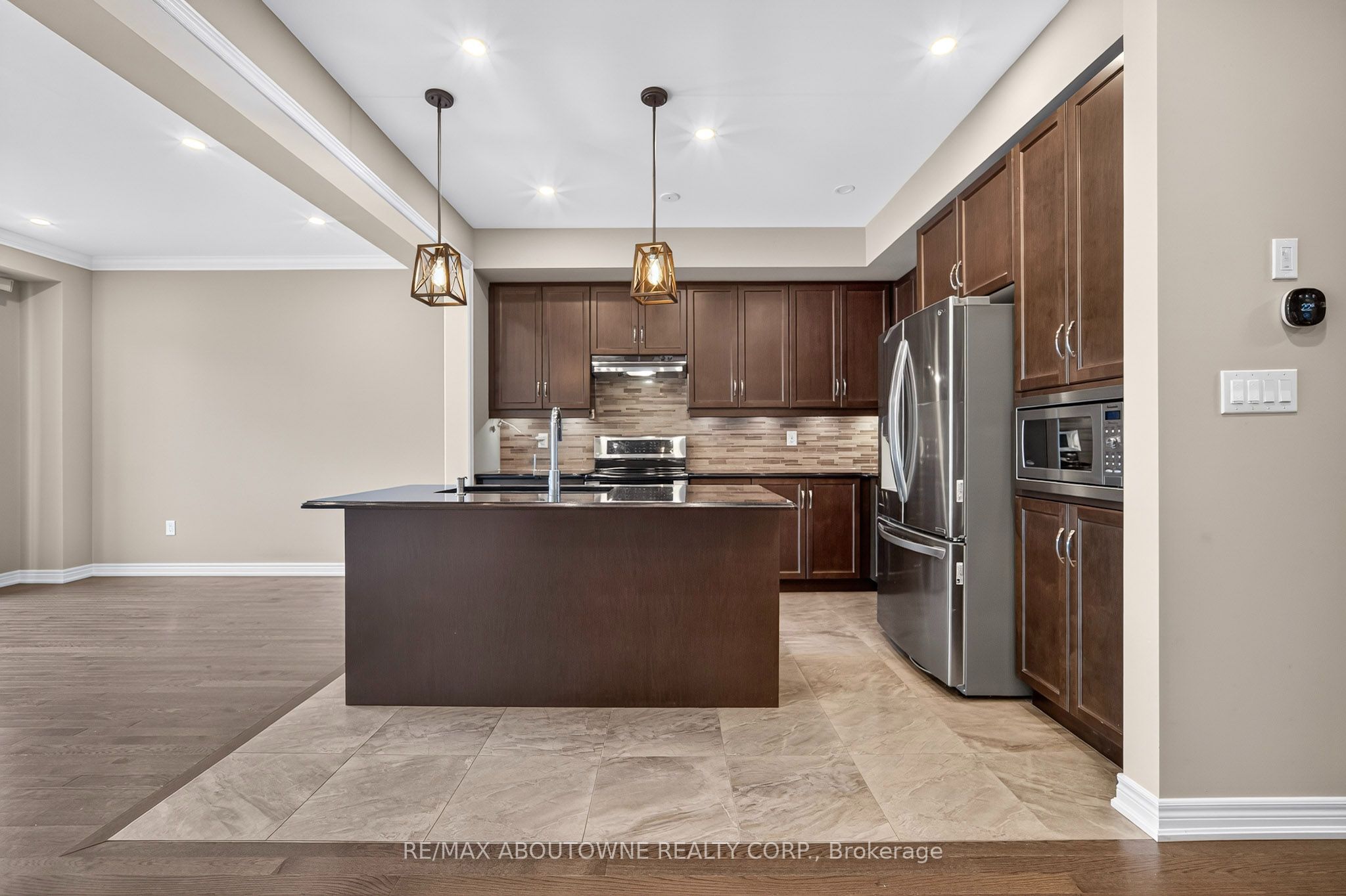 3289 Mockingbird Common, Oakville ‣ W13796290 3289 Mockingbird Common, Oakville ‣ W13796290