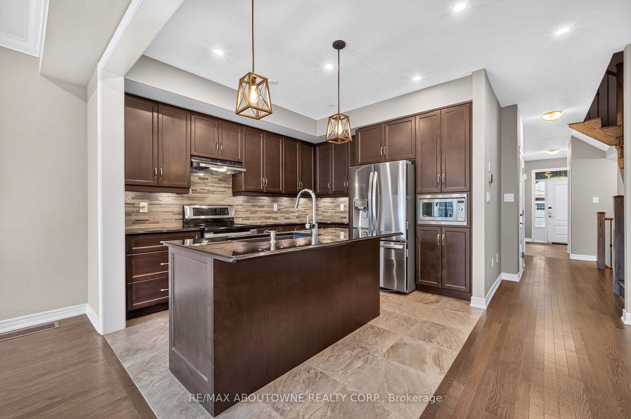 3289 Mockingbird Common, Oakville ‣ W13796290 3289 Mockingbird Common, Oakville ‣ W13796290