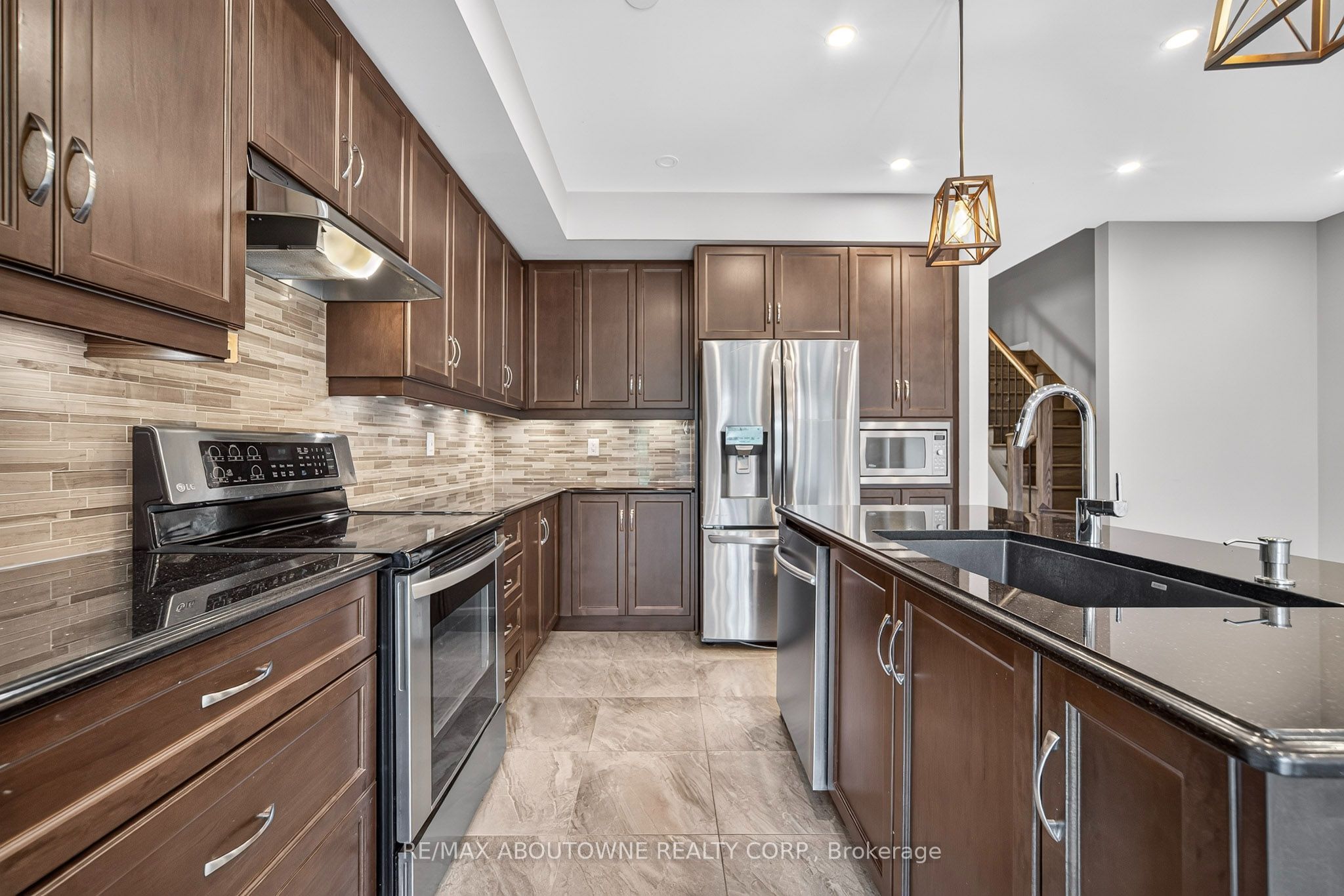 3289 Mockingbird Common, Oakville ‣ W13796290 3289 Mockingbird Common, Oakville ‣ W13796290