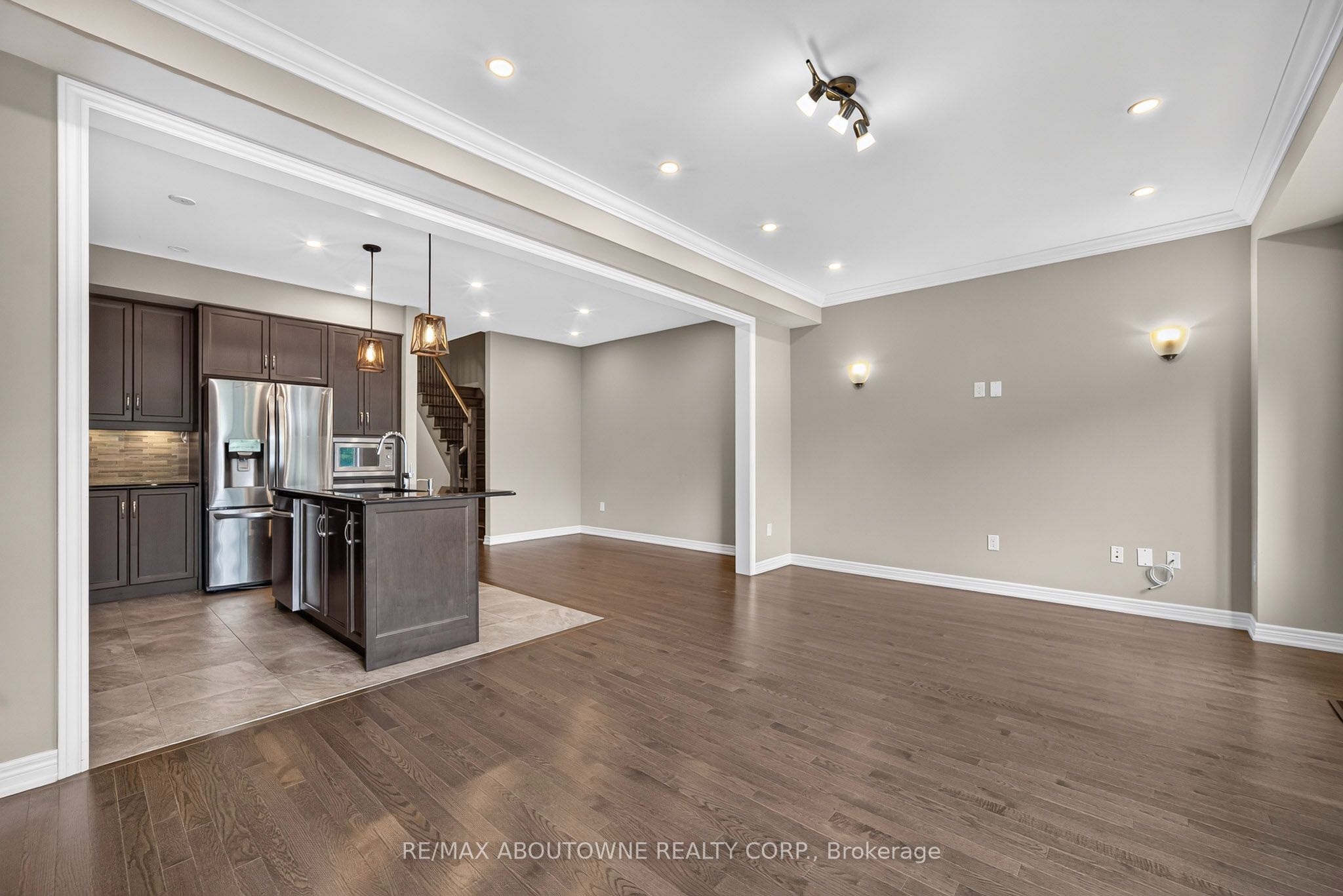 3289 Mockingbird Common, Oakville ‣ W13796290 3289 Mockingbird Common, Oakville ‣ W13796290