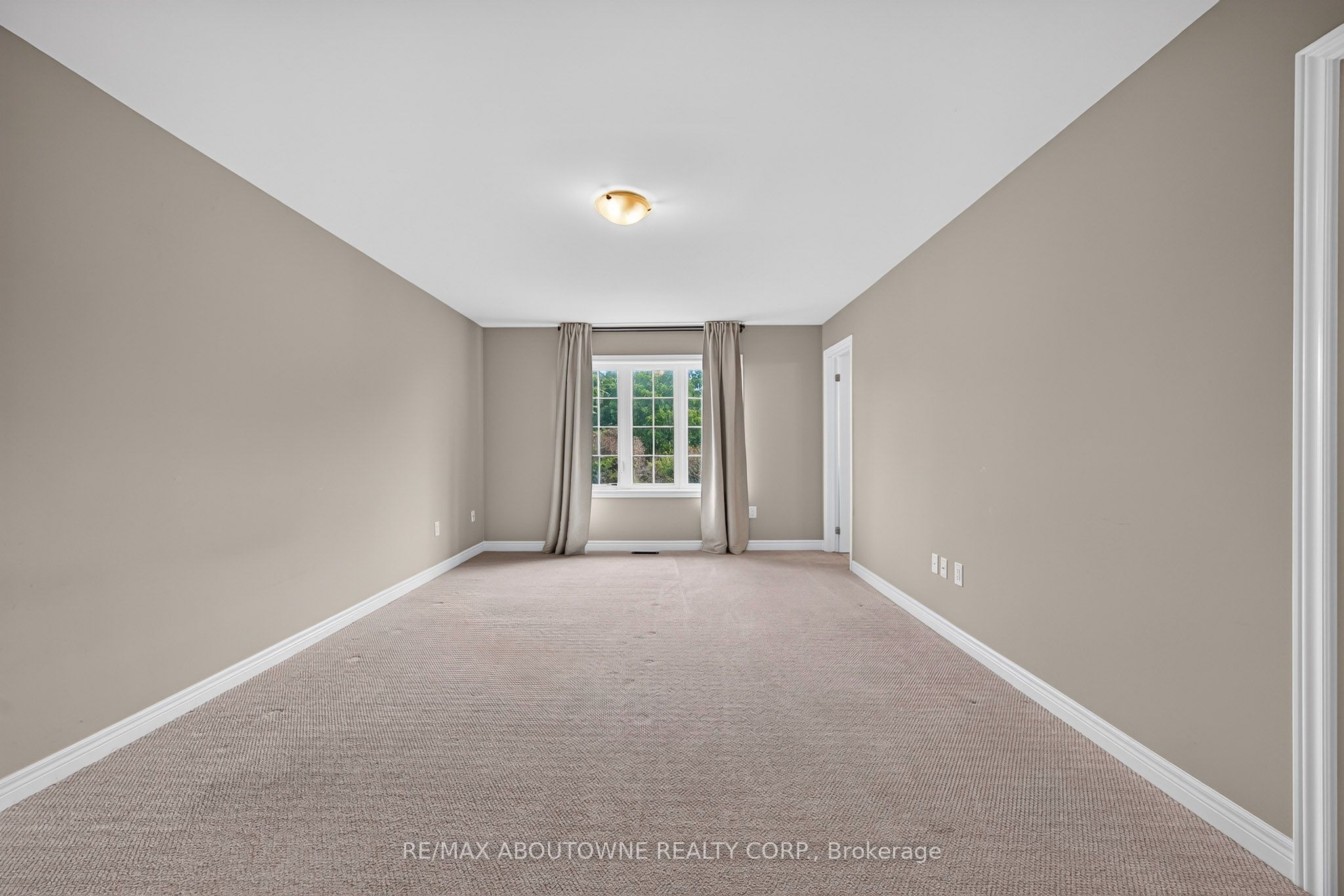 3289 Mockingbird Common, Oakville ‣ W13796290 3289 Mockingbird Common, Oakville ‣ W13796290