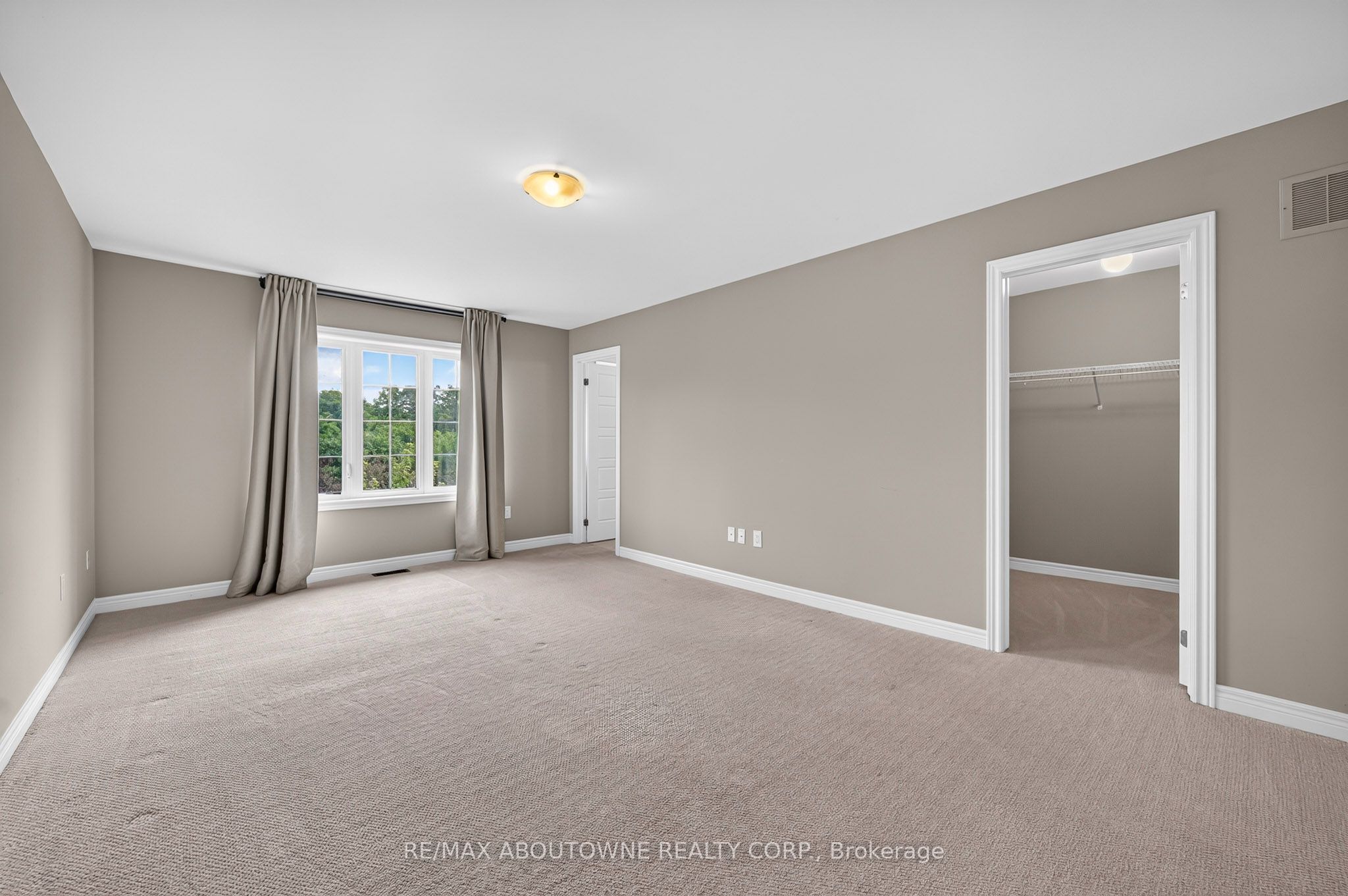 3289 Mockingbird Common, Oakville ‣ W13796290 3289 Mockingbird Common, Oakville ‣ W13796290