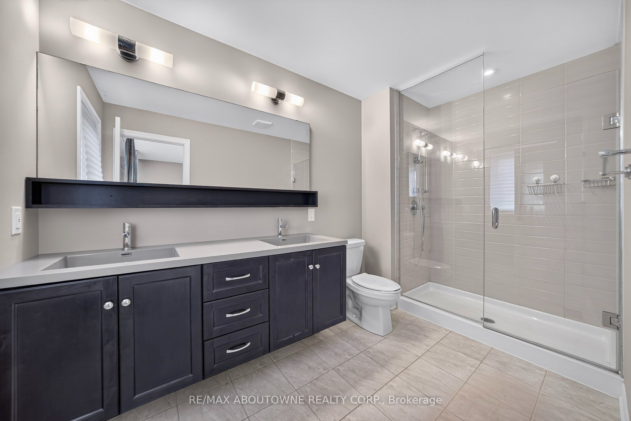 3289 Mockingbird Common, Oakville ‣ W13796290 3289 Mockingbird Common, Oakville ‣ W13796290