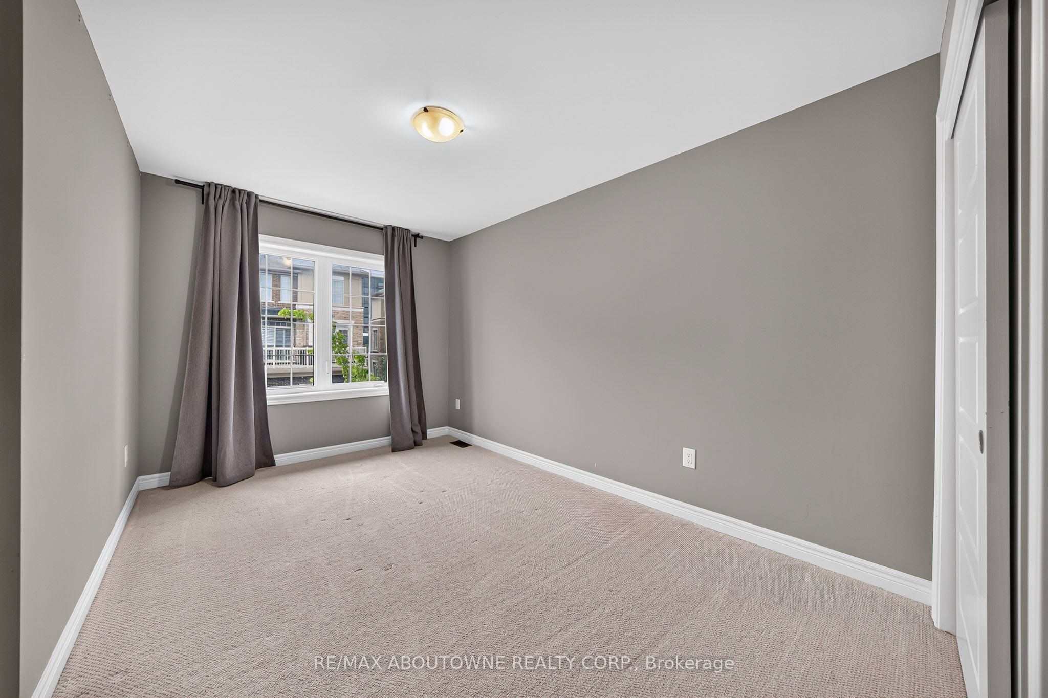 3289 Mockingbird Common, Oakville ‣ W13796290 3289 Mockingbird Common, Oakville ‣ W13796290