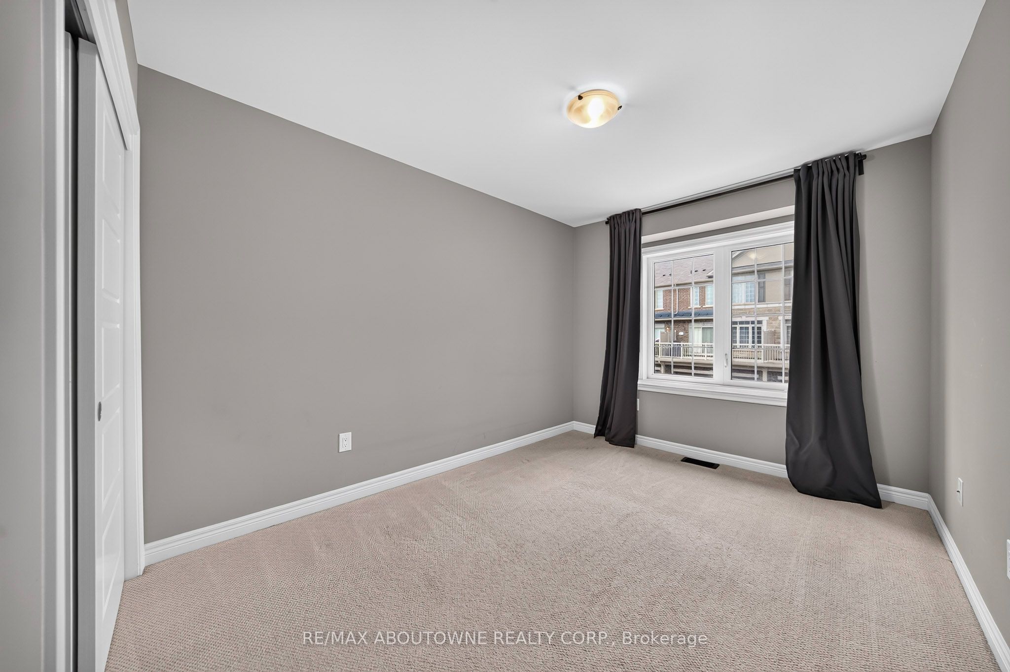 3289 Mockingbird Common, Oakville ‣ W13796290 3289 Mockingbird Common, Oakville ‣ W13796290