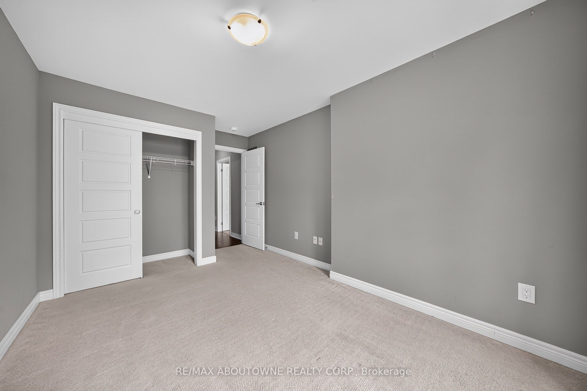 3289 Mockingbird Common, Oakville ‣ W13796290 3289 Mockingbird Common, Oakville ‣ W13796290