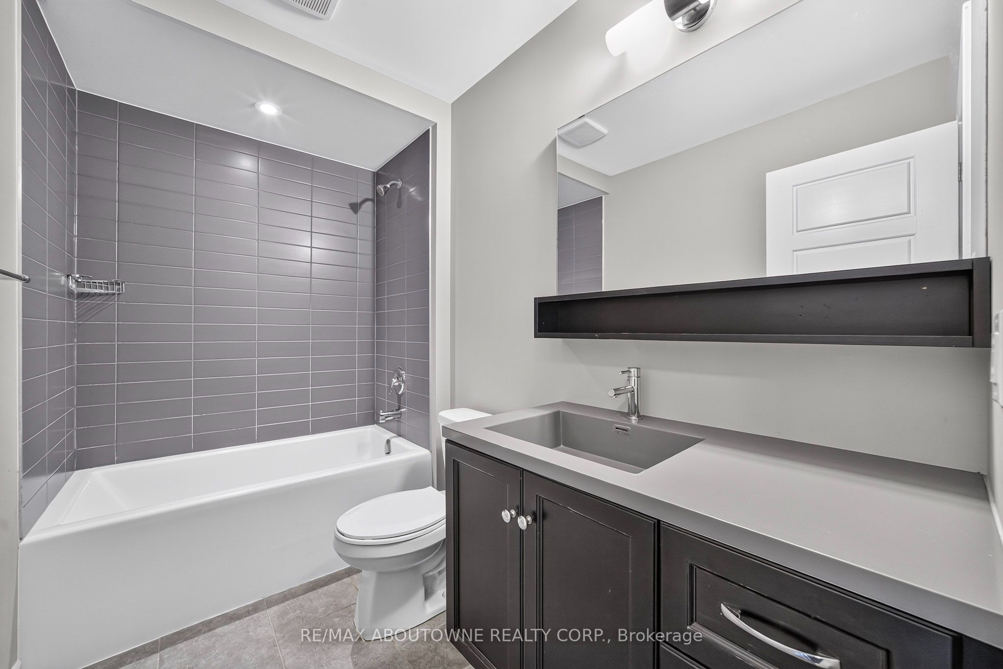3289 Mockingbird Common, Oakville ‣ W13796290 3289 Mockingbird Common, Oakville ‣ W13796290