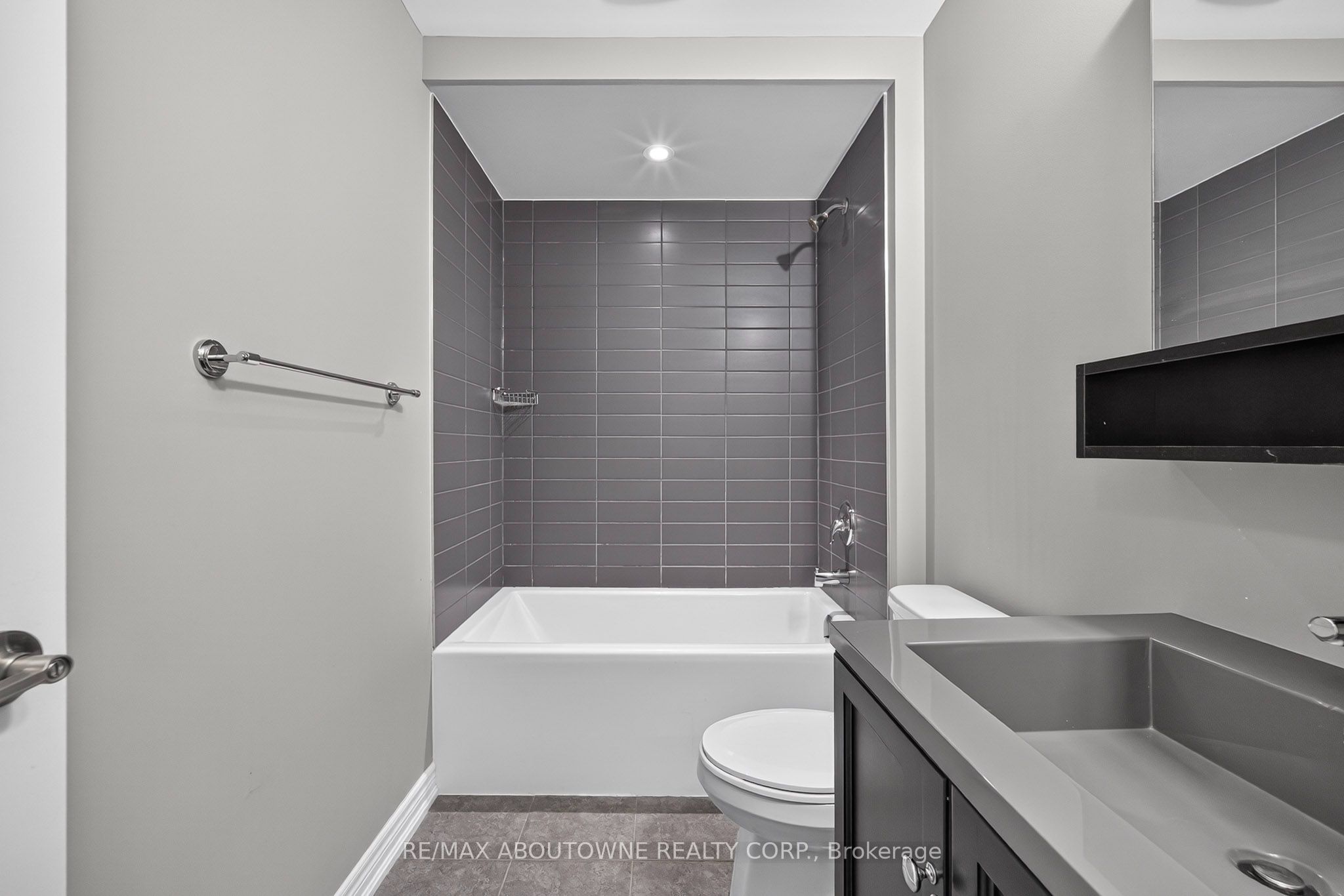 3289 Mockingbird Common, Oakville ‣ W13796290 3289 Mockingbird Common, Oakville ‣ W13796290