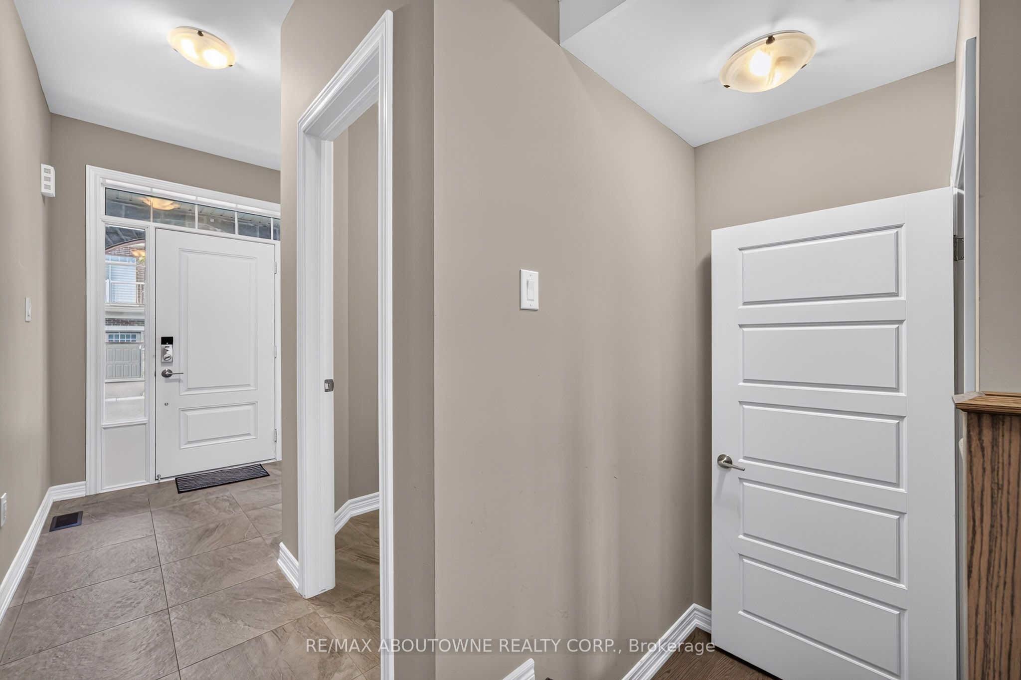 3289 Mockingbird Common, Oakville ‣ W13796290 3289 Mockingbird Common, Oakville ‣ W13796290