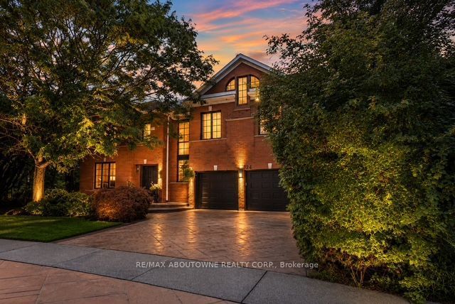324 Oakridge Court, Oakville