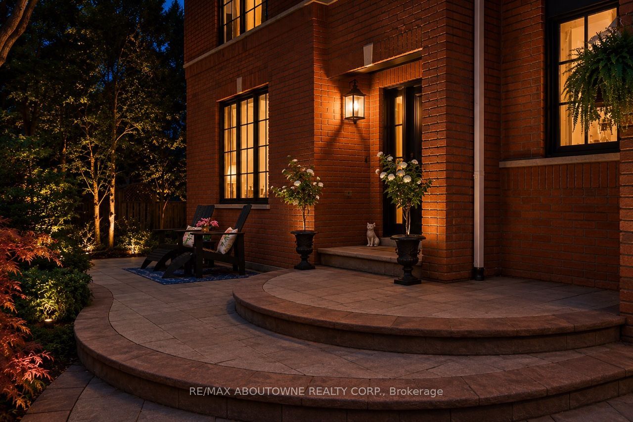 324 Oakridge Court, Oakville ‣ W13802078 324 Oakridge Court, Oakville ‣ W13802078