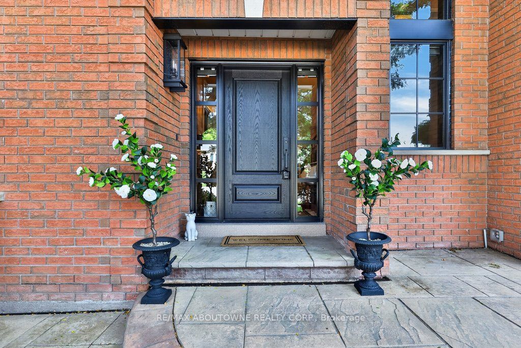 324 Oakridge Court, Oakville ‣ W13802078 324 Oakridge Court, Oakville ‣ W13802078