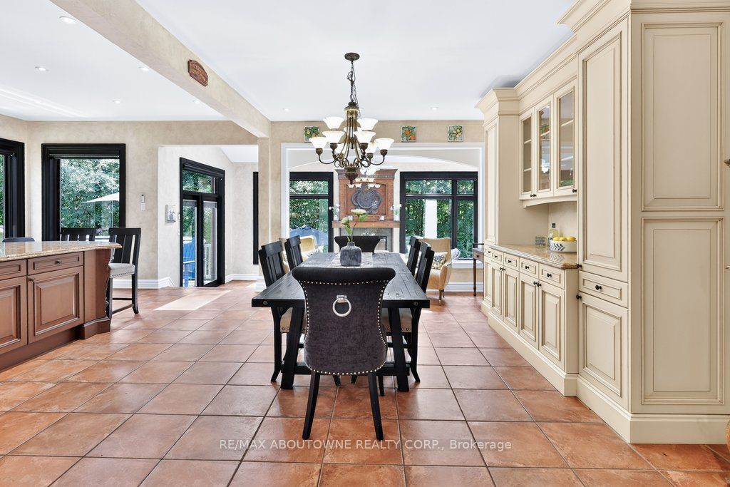324 Oakridge Court, Oakville ‣ W13802078 324 Oakridge Court, Oakville ‣ W13802078