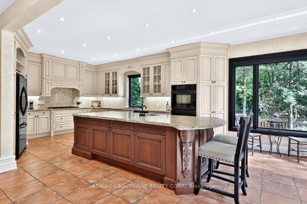 324 Oakridge Court, Oakville ‣ W13802078 324 Oakridge Court, Oakville ‣ W13802078