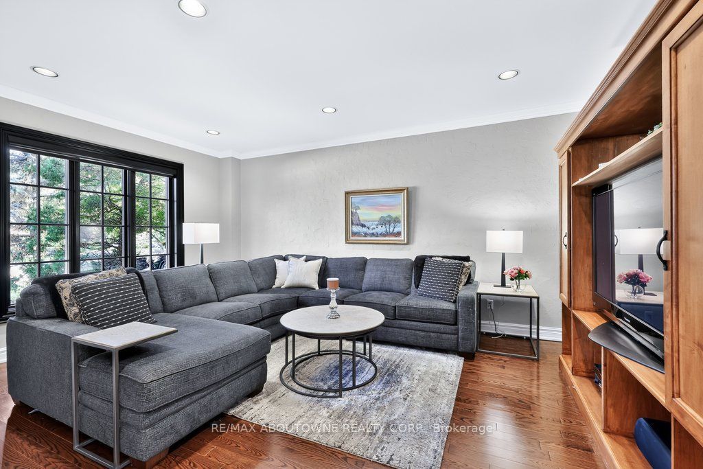324 Oakridge Court, Oakville ‣ W13802078 324 Oakridge Court, Oakville ‣ W13802078