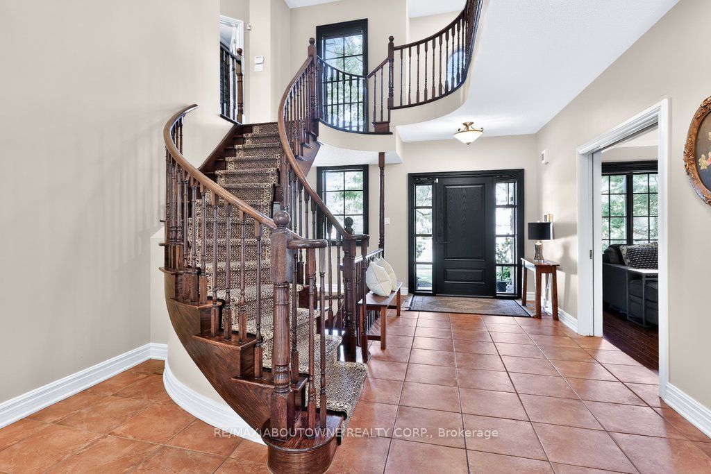 324 Oakridge Court, Oakville ‣ W13802078 324 Oakridge Court, Oakville ‣ W13802078