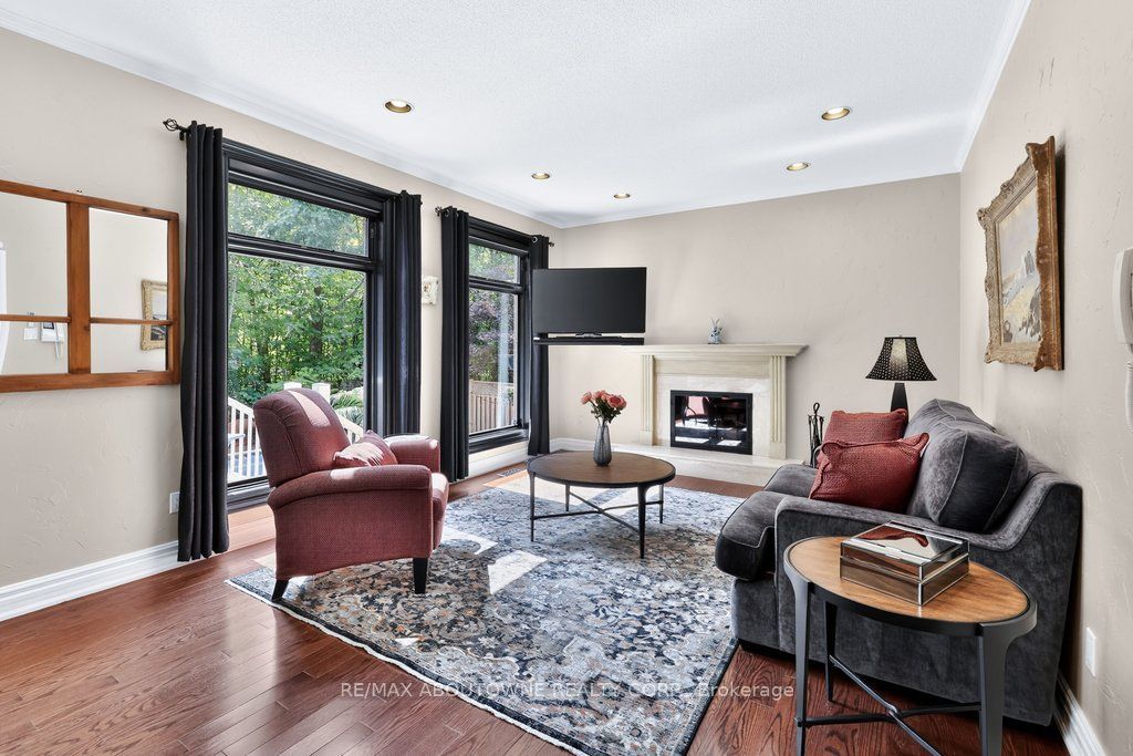 324 Oakridge Court, Oakville ‣ W13802078 324 Oakridge Court, Oakville ‣ W13802078