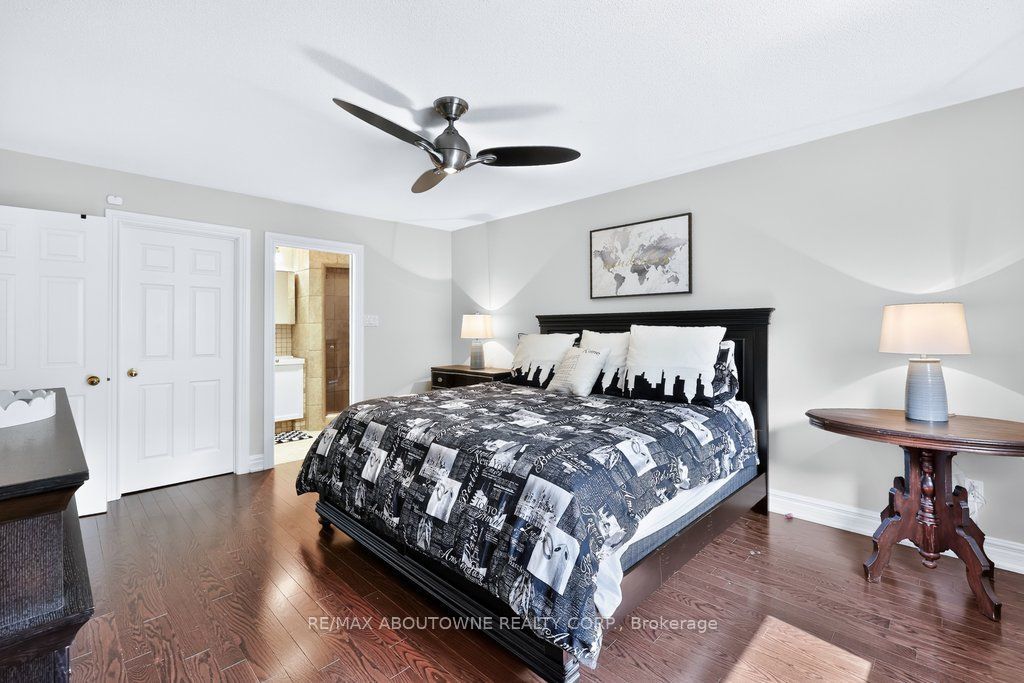 324 Oakridge Court, Oakville ‣ W13802078 324 Oakridge Court, Oakville ‣ W13802078