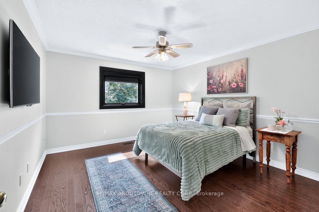 324 Oakridge Court, Oakville ‣ W13802078 324 Oakridge Court, Oakville ‣ W13802078