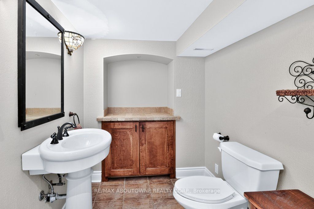 324 Oakridge Court, Oakville ‣ W13802078 324 Oakridge Court, Oakville ‣ W13802078