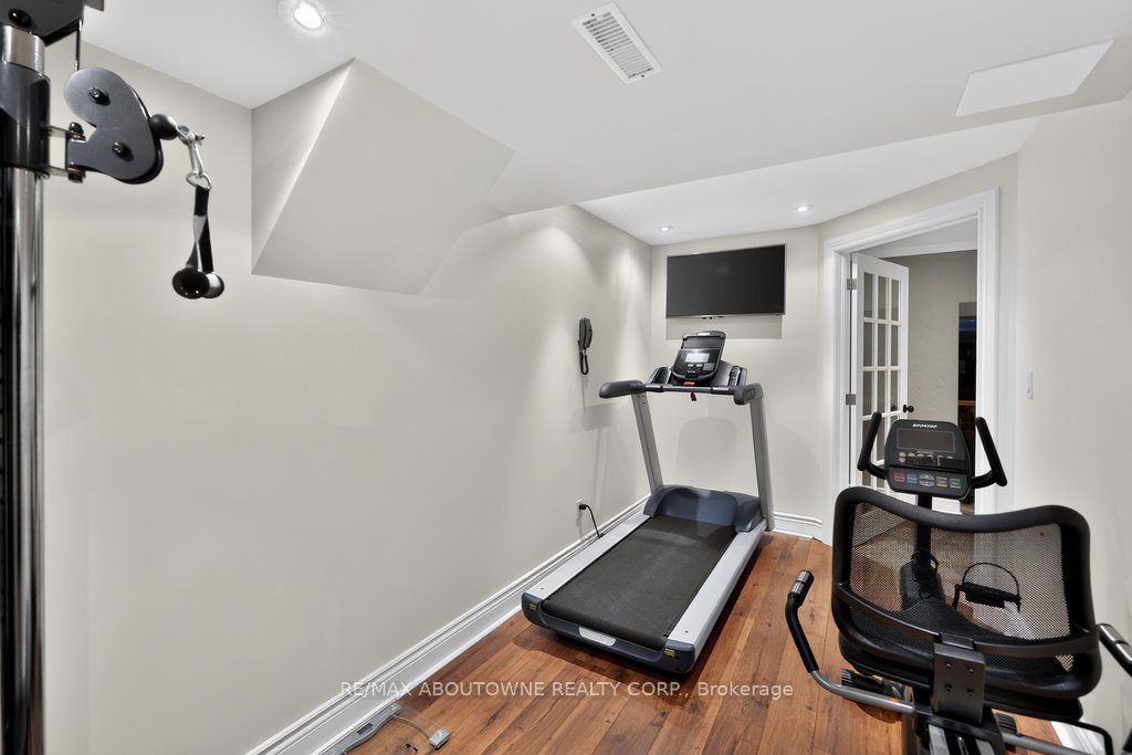324 Oakridge Court, Oakville ‣ W13802078 324 Oakridge Court, Oakville ‣ W13802078