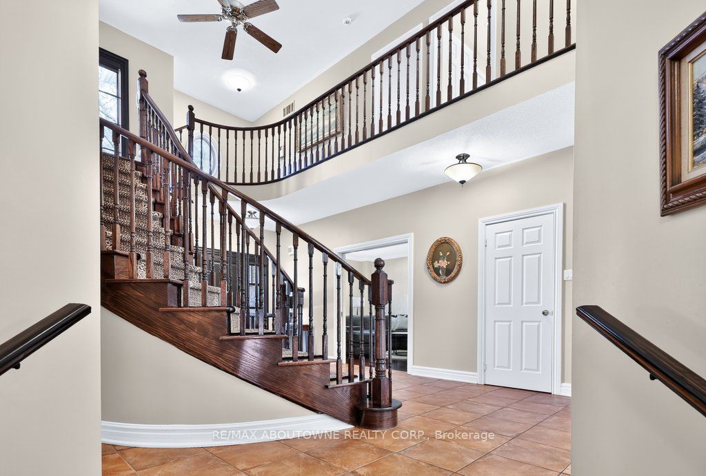 324 Oakridge Court, Oakville ‣ W13802078 324 Oakridge Court, Oakville ‣ W13802078