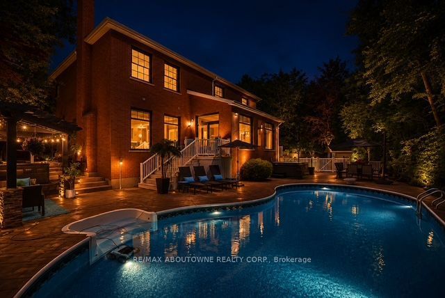 324 Oakridge Court, Oakville ‣ W13802078 324 Oakridge Court, Oakville ‣ W13802078